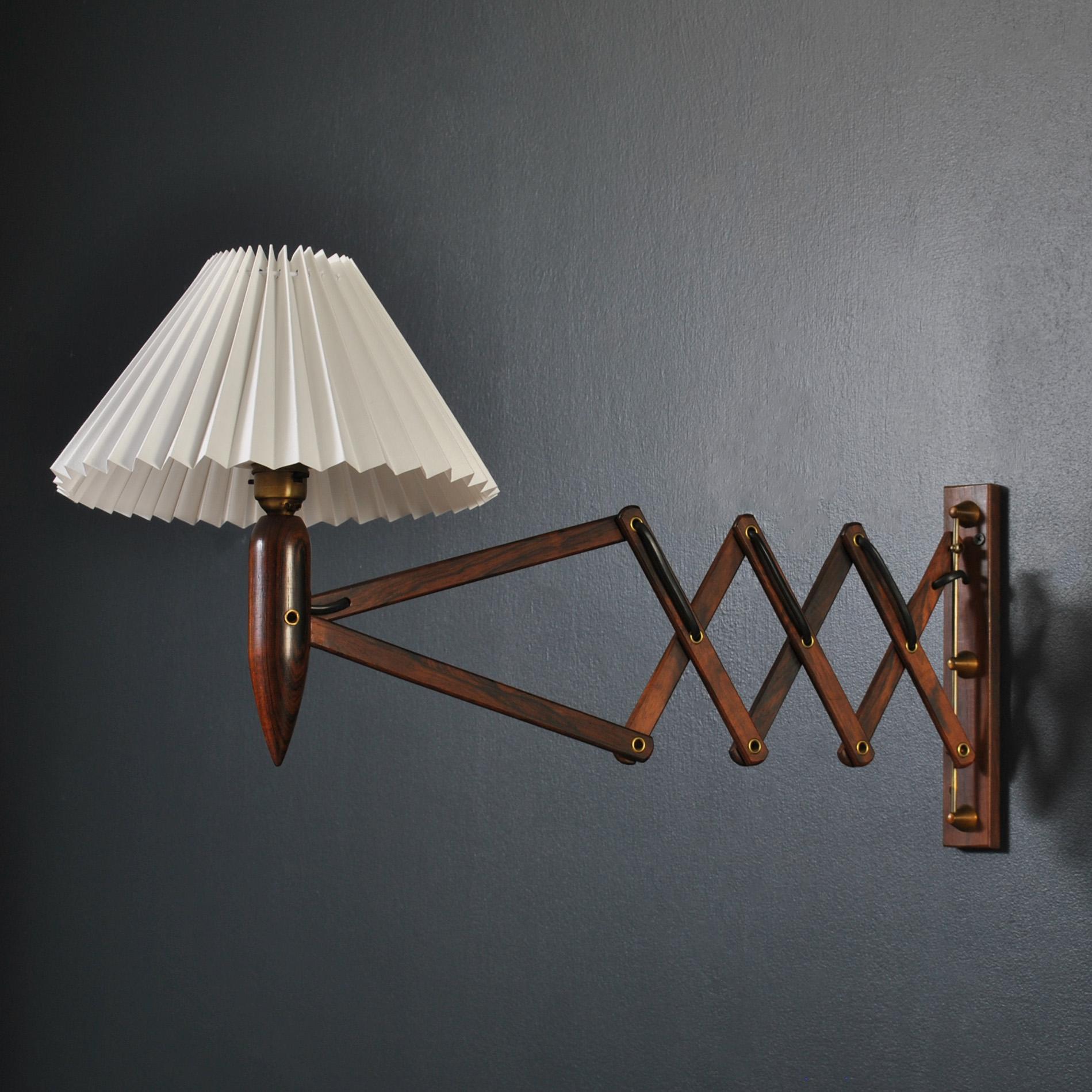 An early Le Klint Scissor extending wall lamp. Produced by Le Klint circa 1950. Wired for wall installation but can also be used with cable to plug and inline switch. Enquire if you would like this option. When fully extended 78cm and down to 48cm