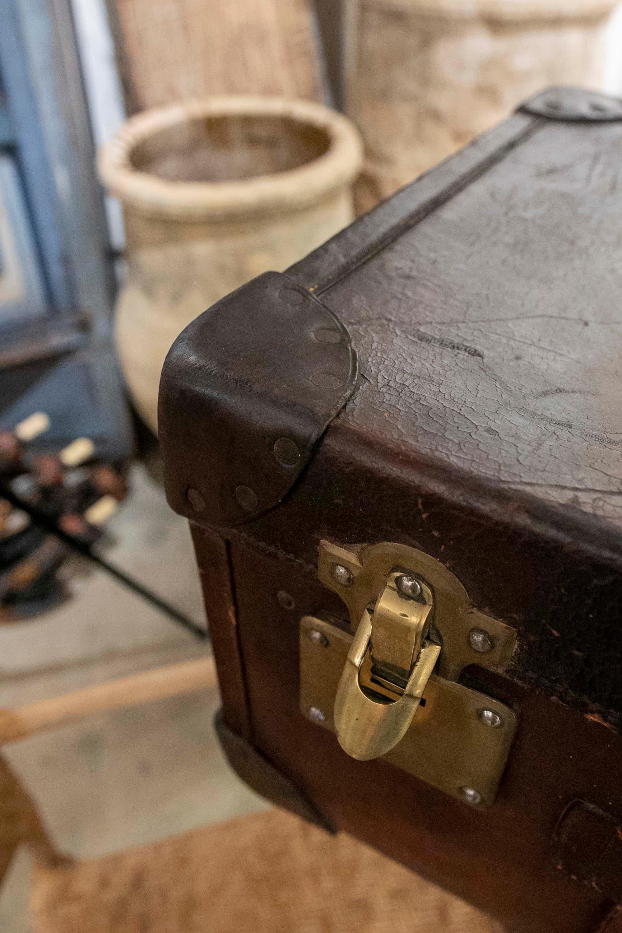 1950s Leather and Wooden Travel Suitcase For Sale 5