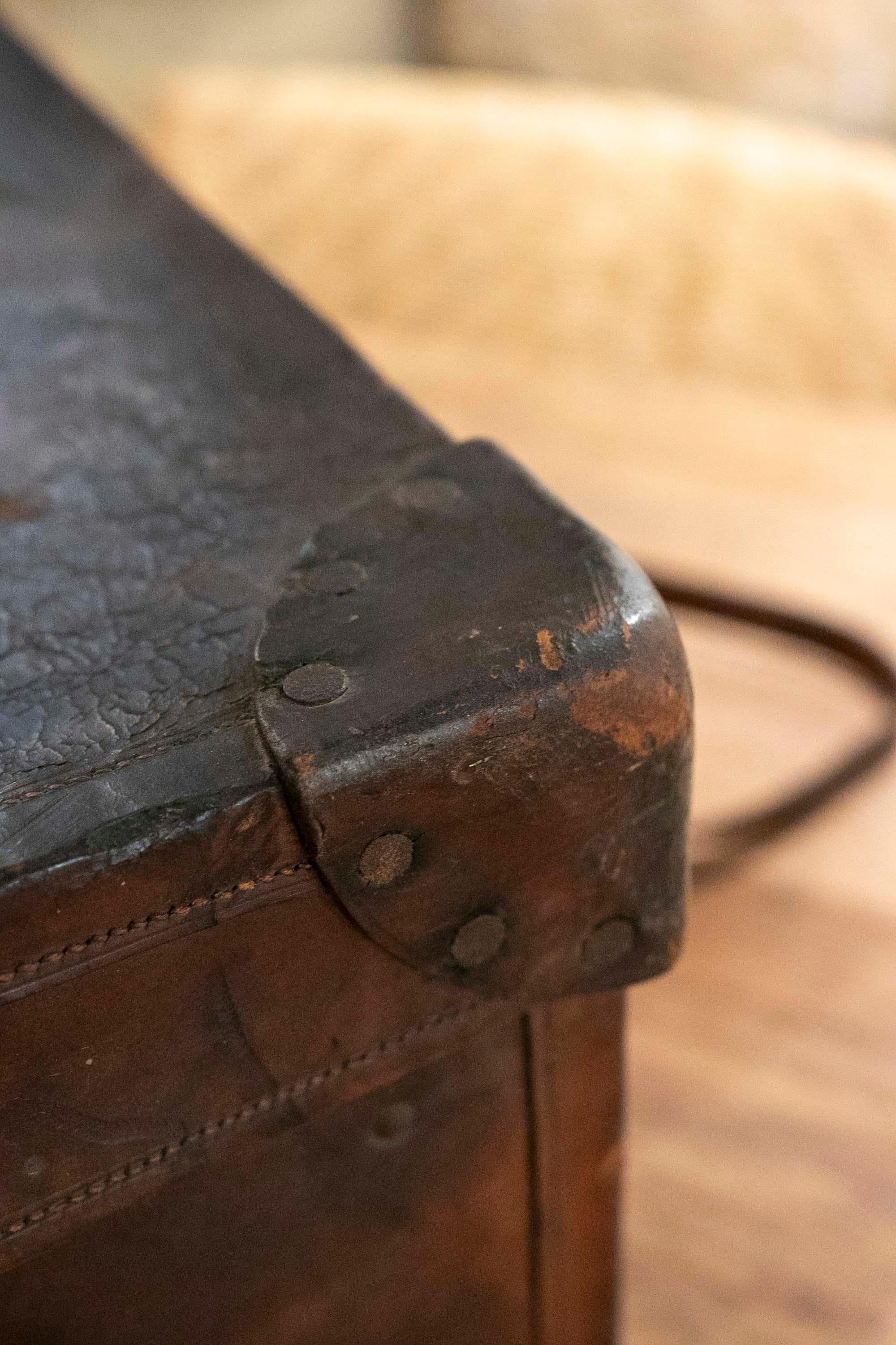1950s Leather and Wooden Travel Suitcase For Sale 7