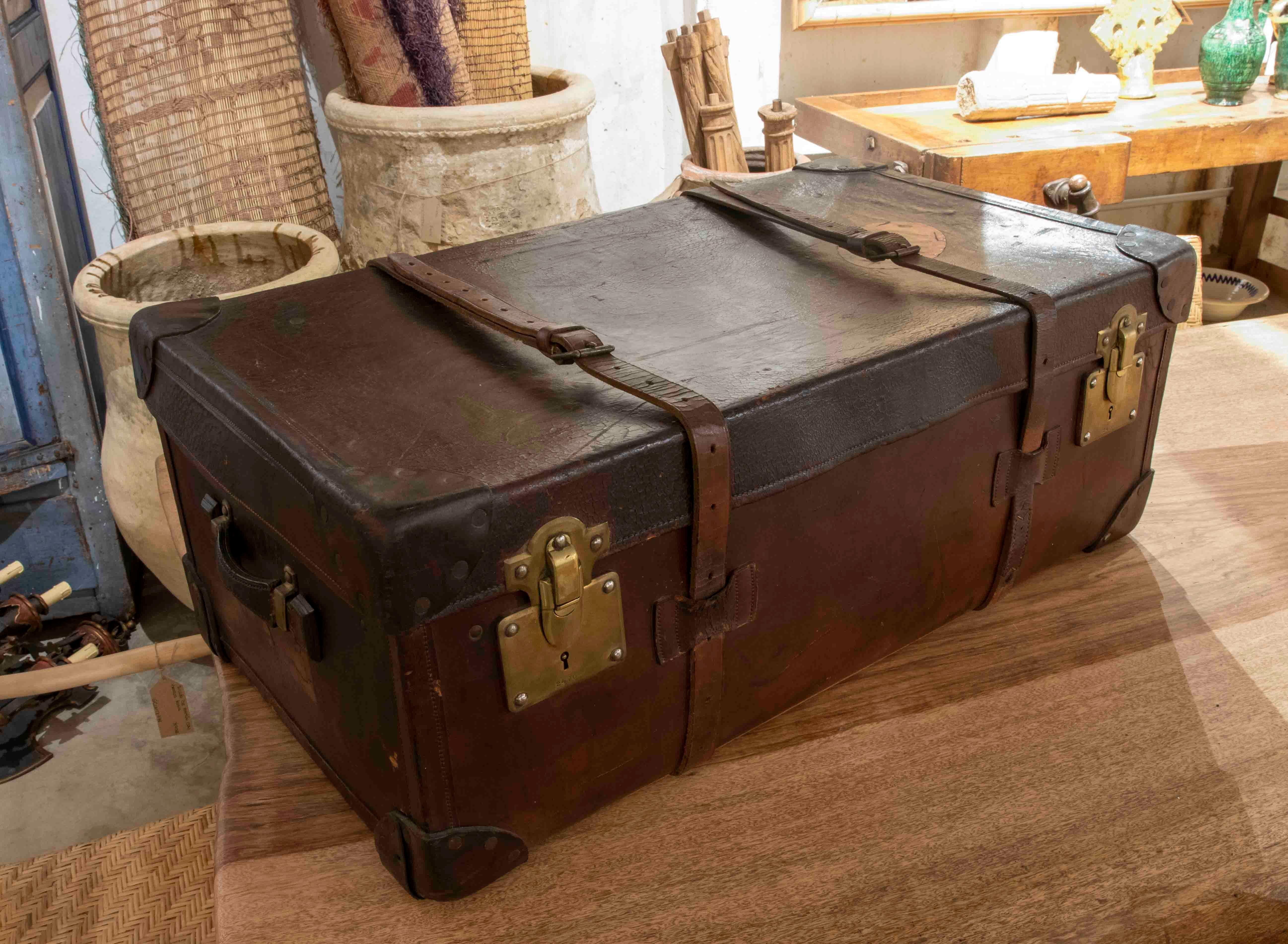 European 1950s Leather and Wooden Travel Suitcase For Sale