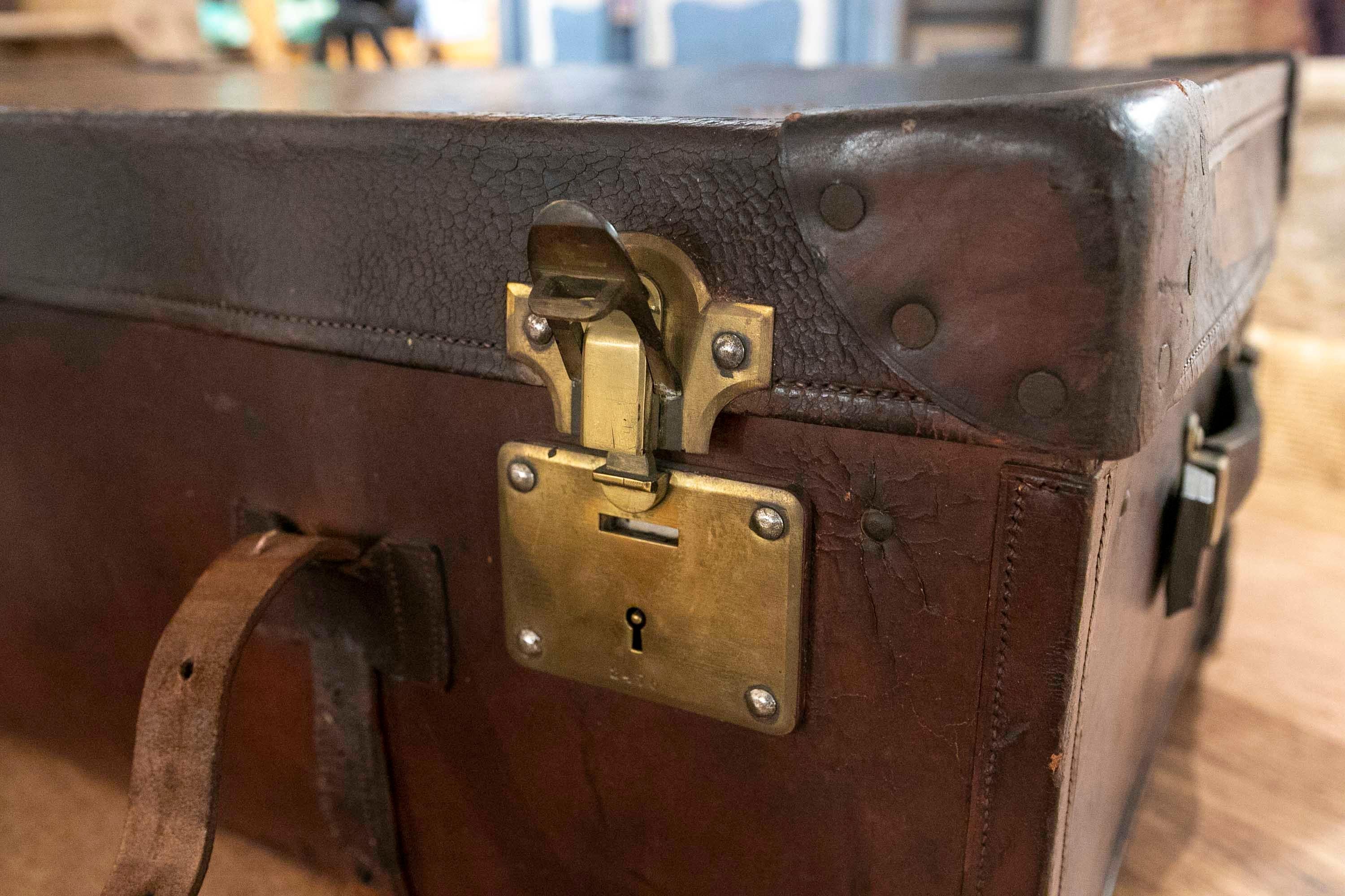 1950s Leather and Wooden Travel Suitcase For Sale 1
