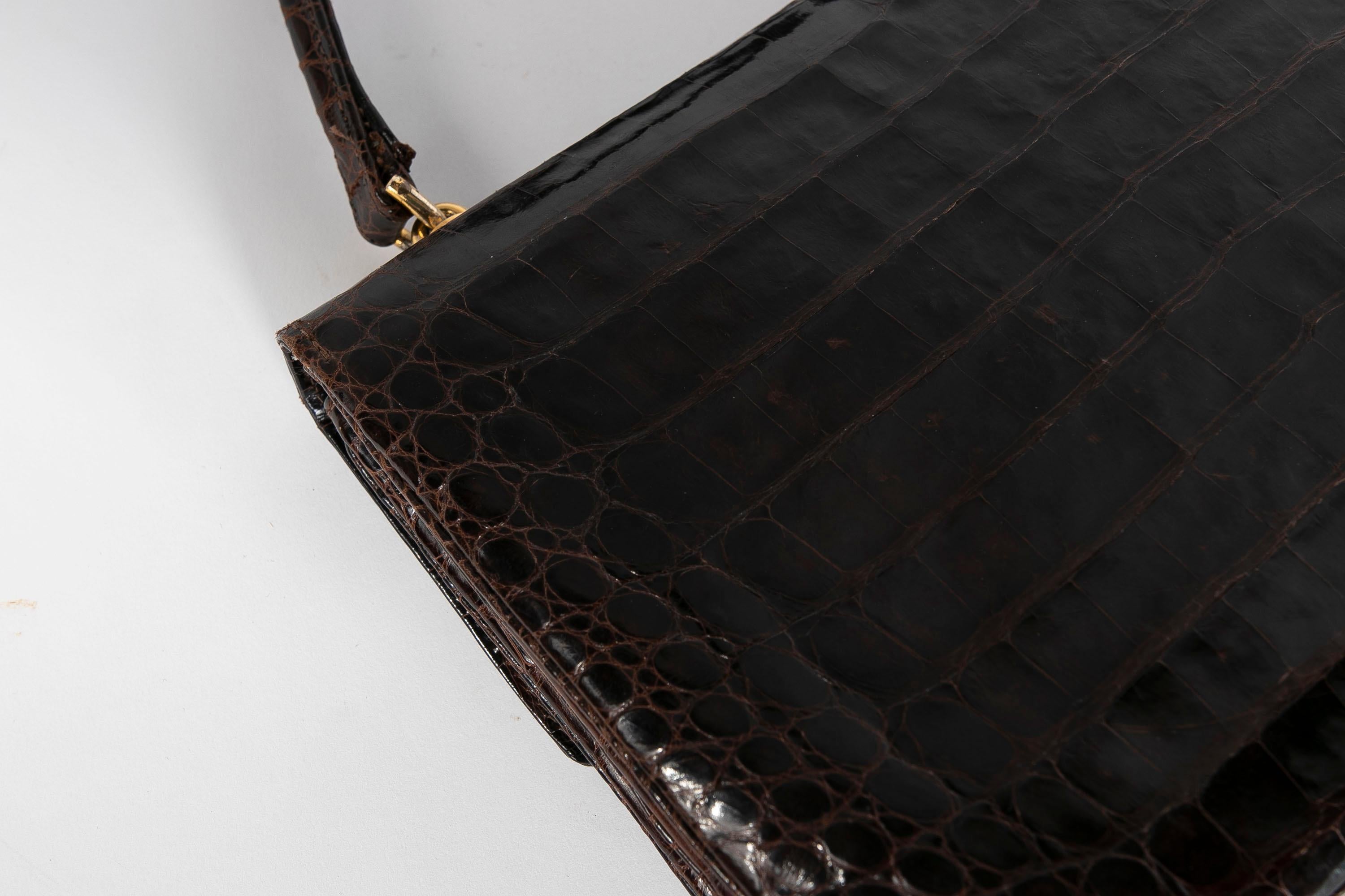 1950s Leather Bag with Decorations and Golden Metal Clasp For Sale 5