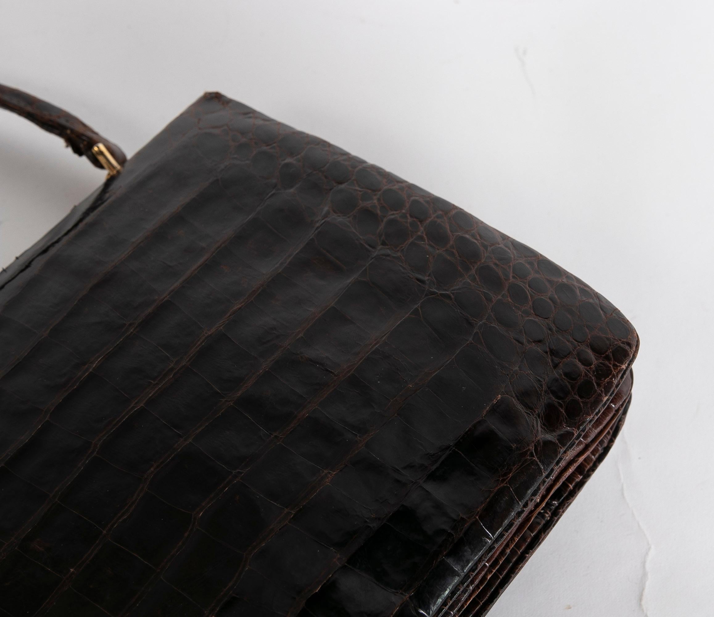 1950s Leather Bag with Decorations and Golden Metal Clasp For Sale 7