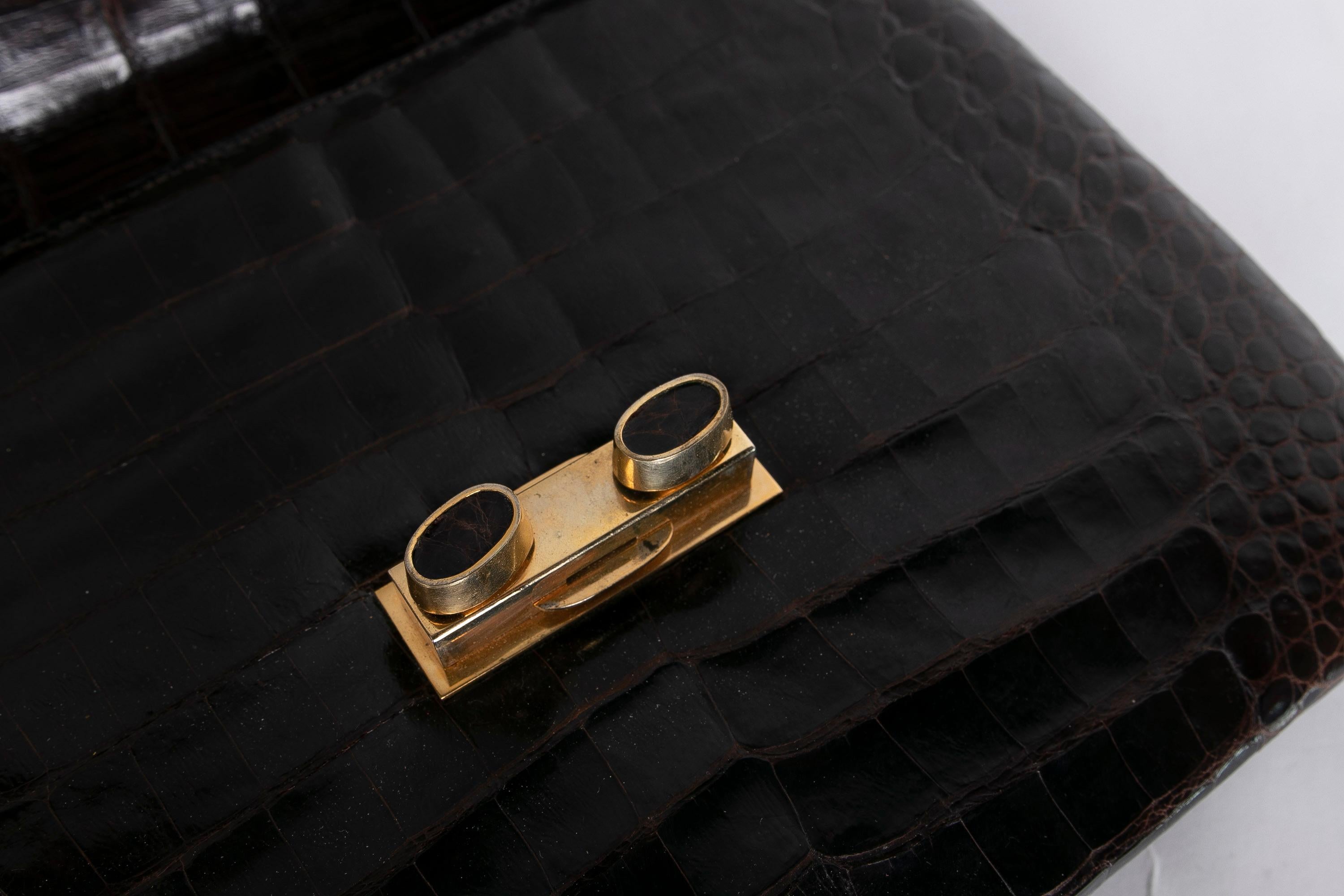 1950s Leather Bag with Decorations and Golden Metal Clasp In Good Condition For Sale In Marbella, ES