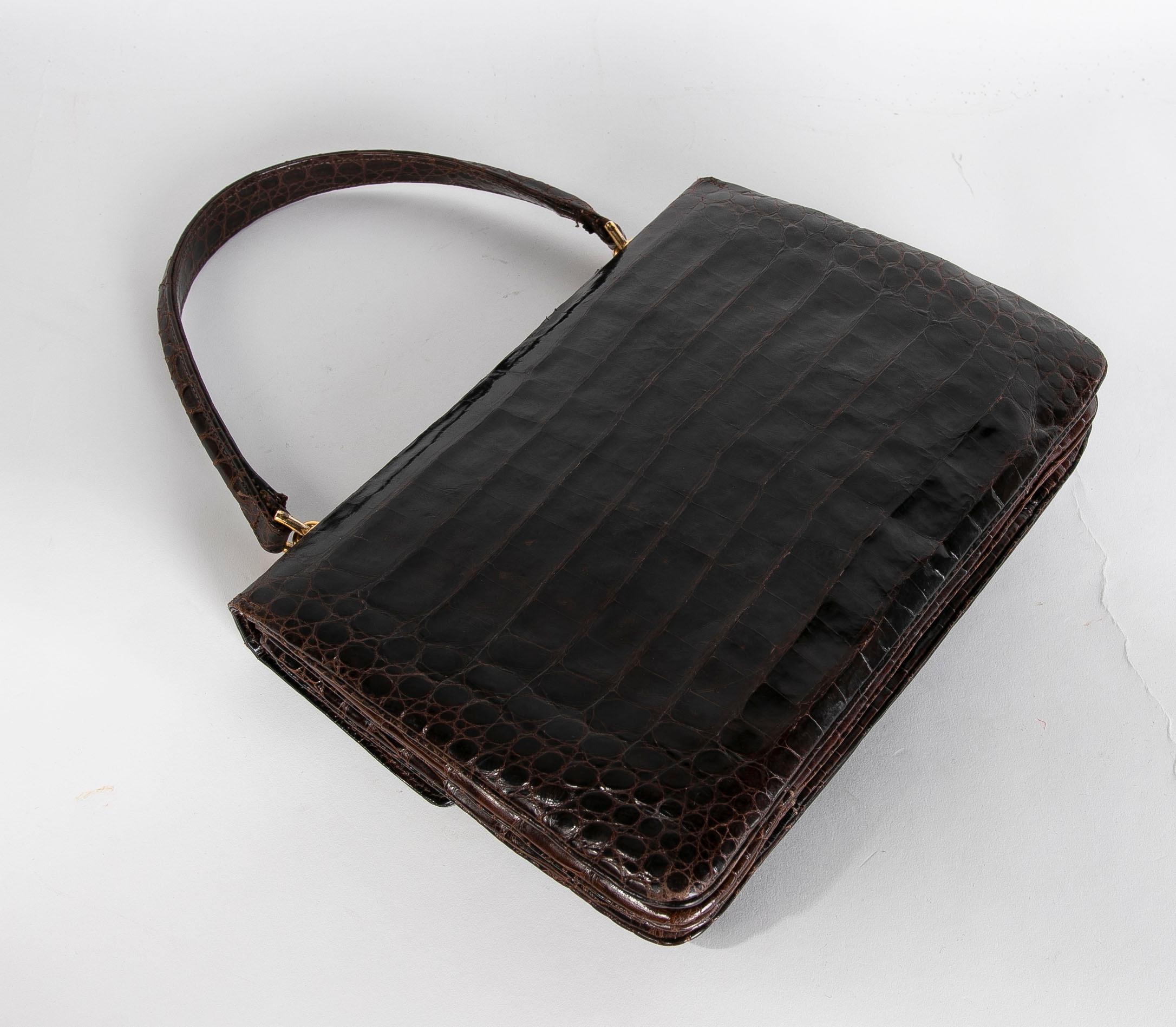 1950s Leather Bag with Decorations and Golden Metal Clasp For Sale 4