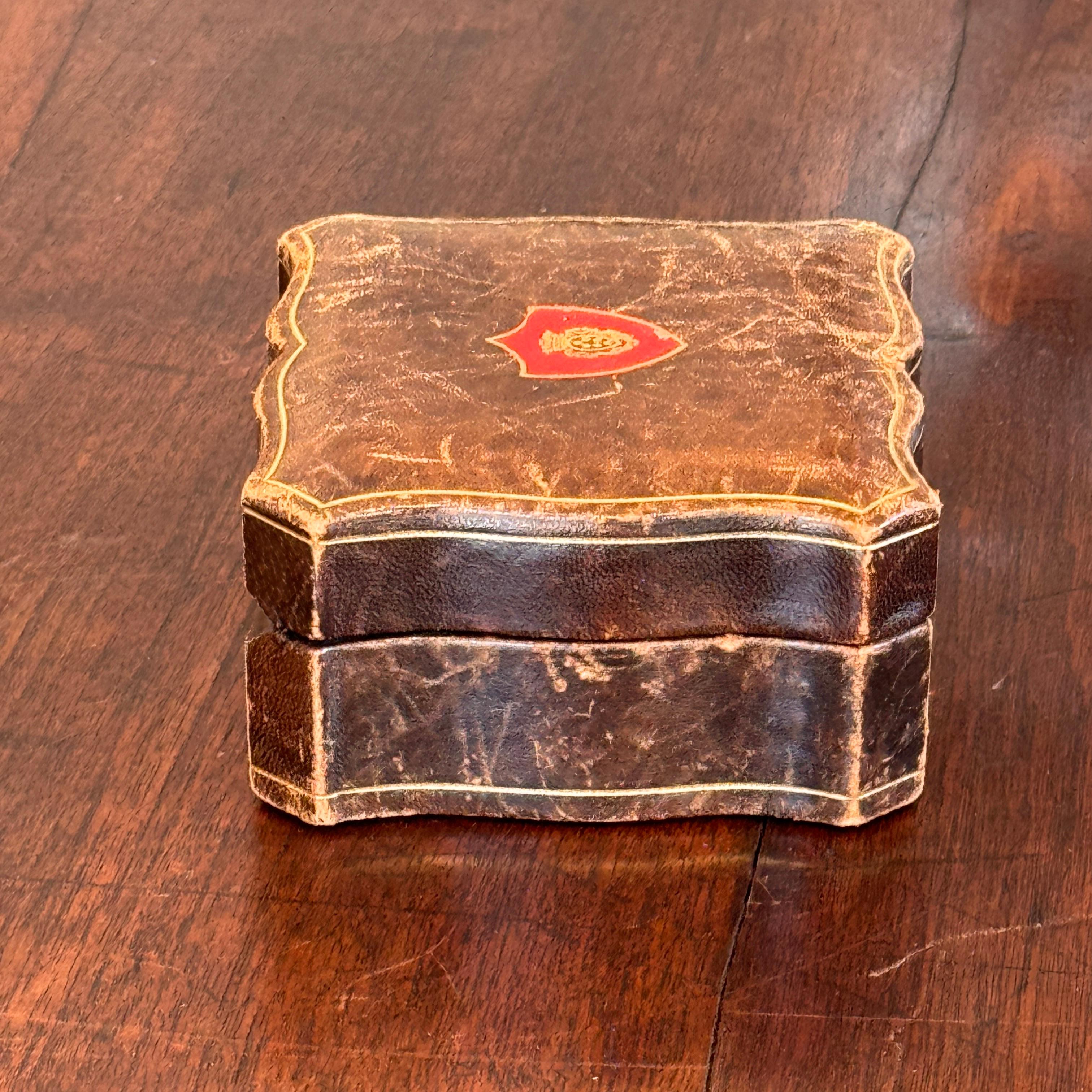 1950s Leather Box With Red Shield Crest For Sale 1