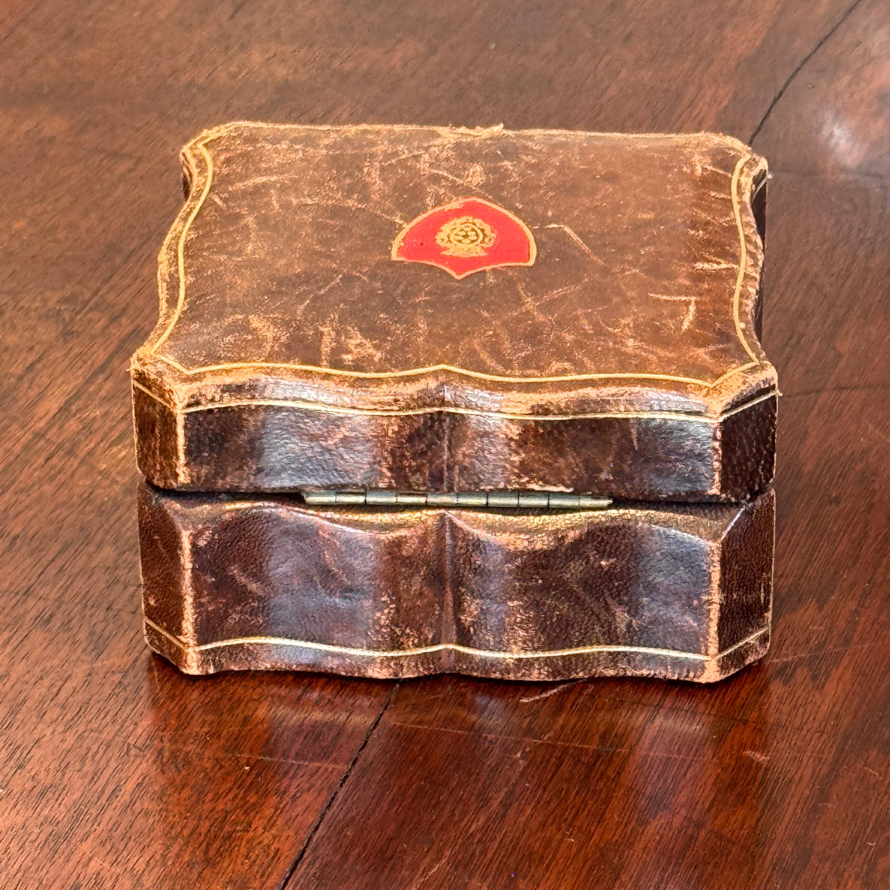 1950s Leather Box With Red Shield Crest For Sale 2