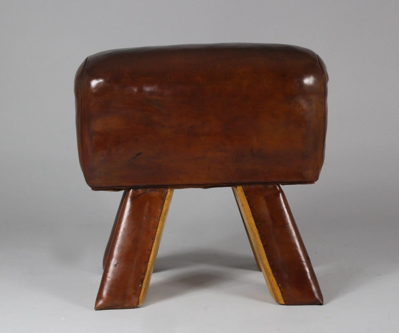 1950s Leather Gym Stool / Bench In Good Condition For Sale In Cimelice, Czech republic