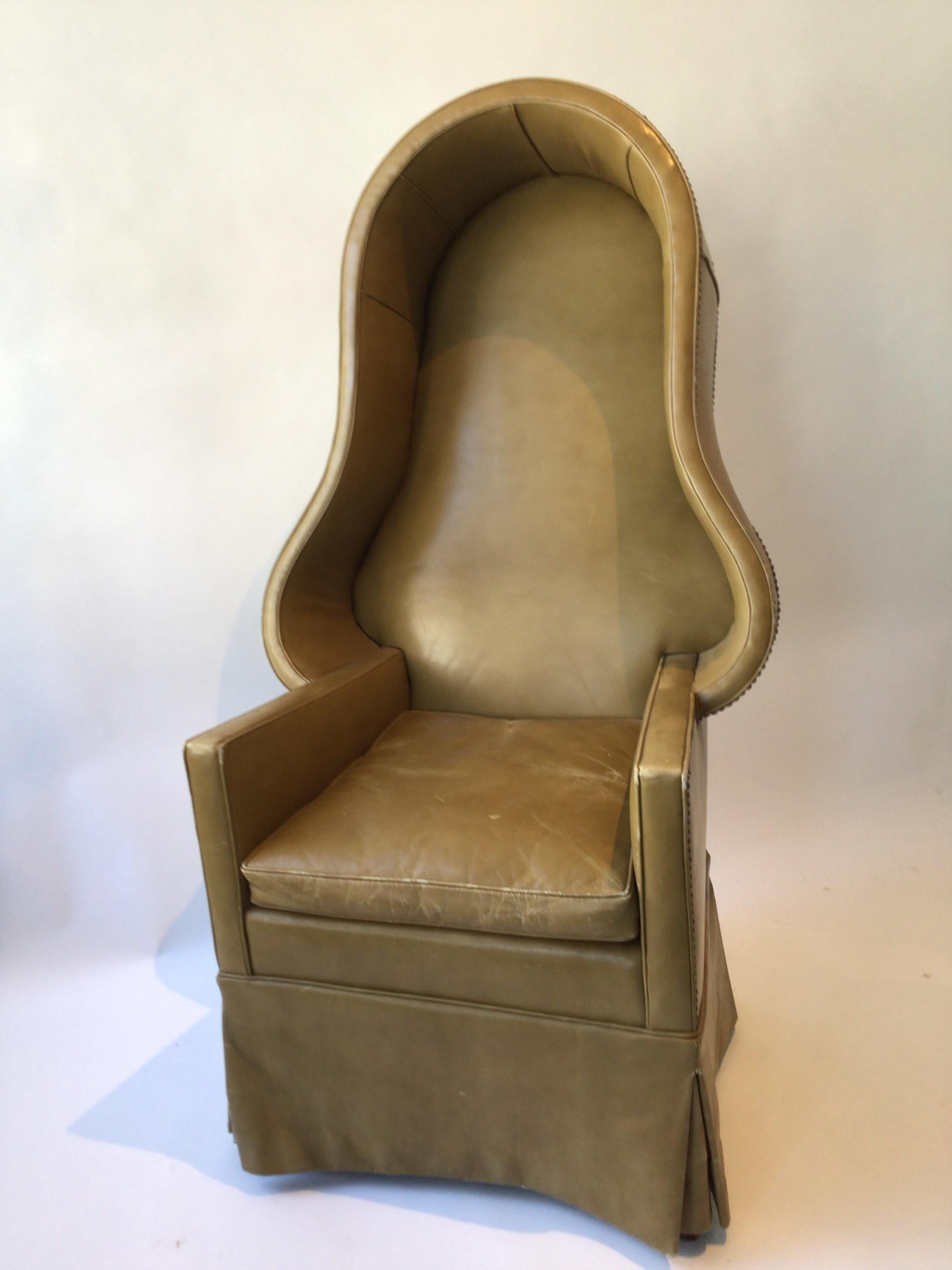 fauteuil Porters en cuir des années 1950. D'une propriété de Southampton, NY.