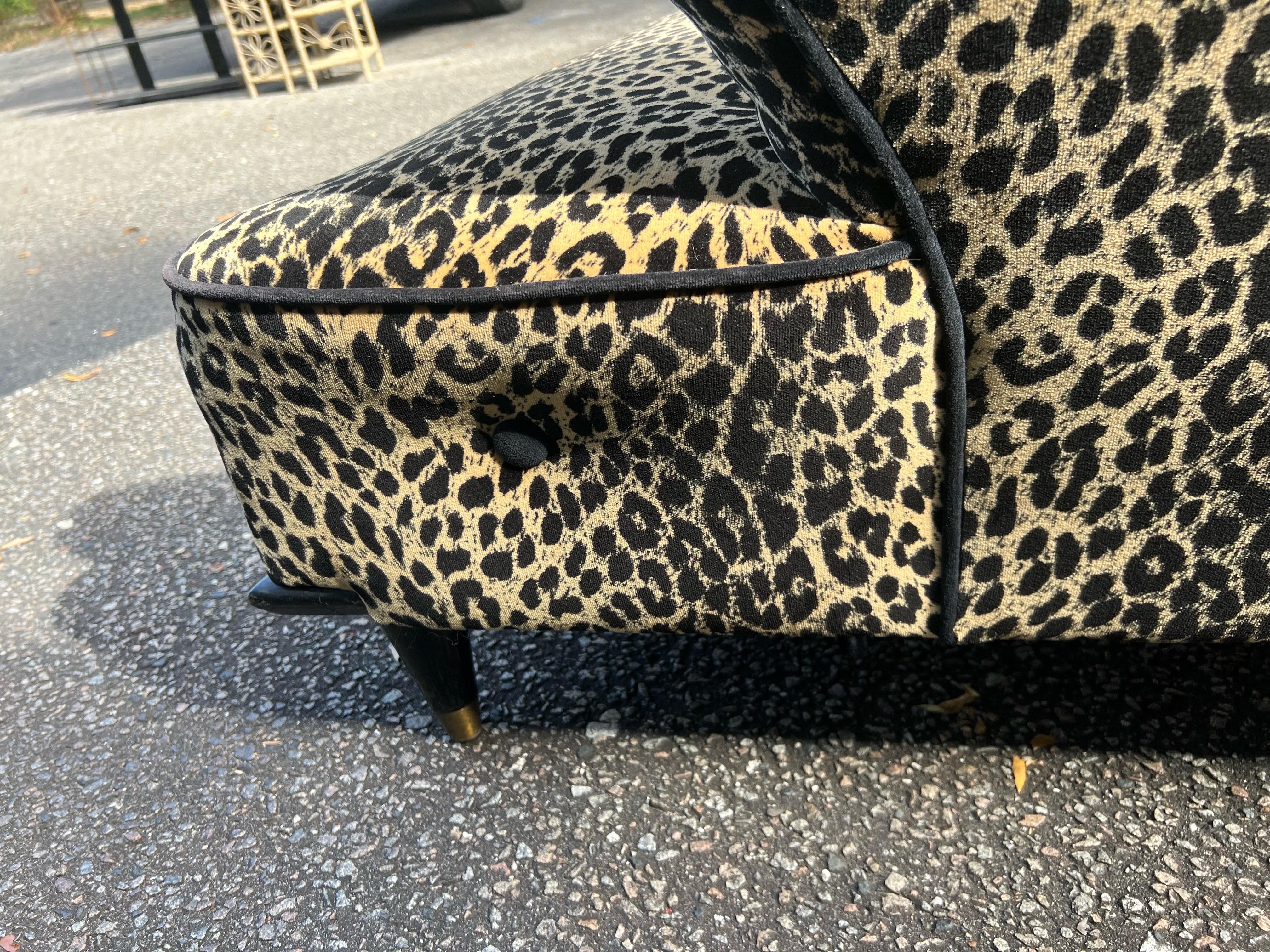 Sofá seccional de 2 piezas de leopardo de los años 50 en venta 6