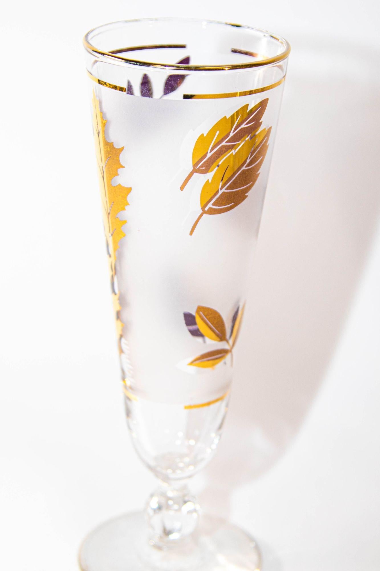 1950s Libbey Golden Foliage Pilsner Glass set of 6 Frosted with Gold Leaf For Sale 4