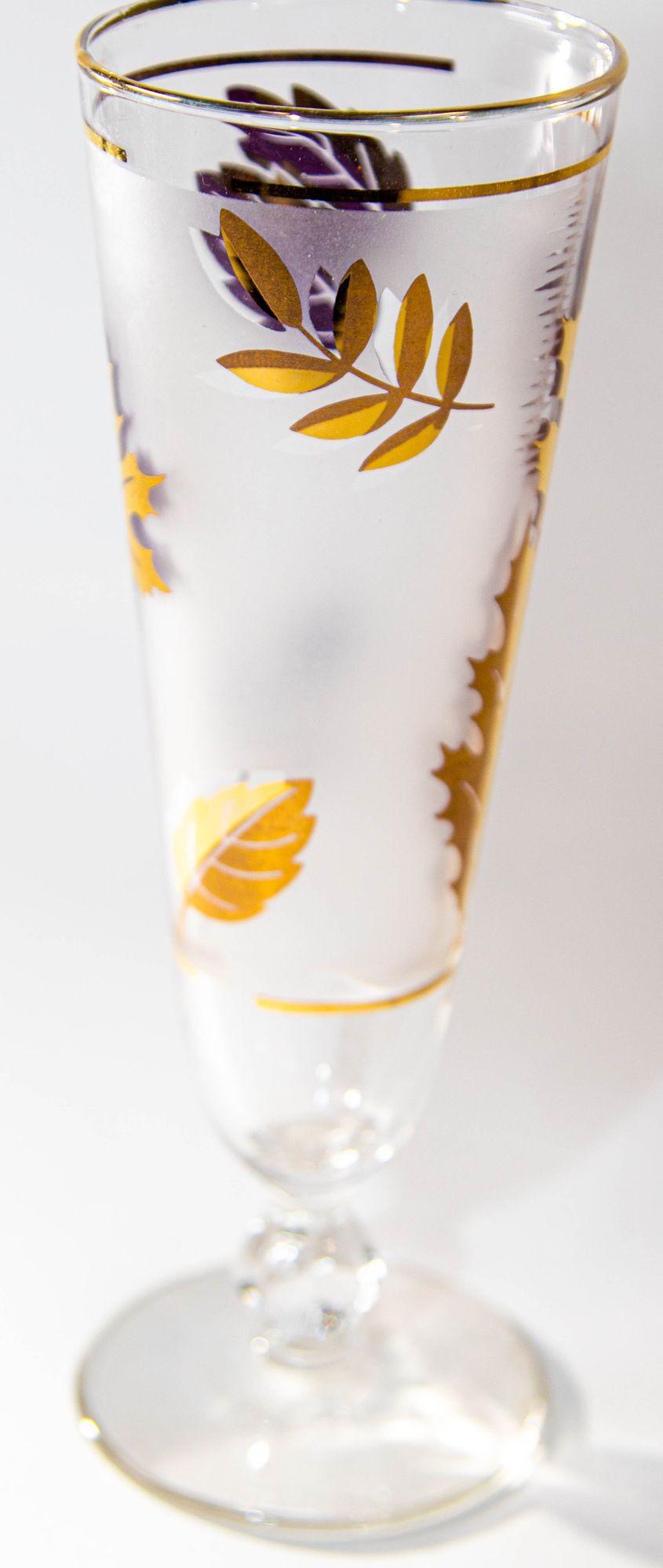 1950s Libbey Golden Foliage Pilsner Glass set of 6 Frosted with Gold Leaf For Sale 7