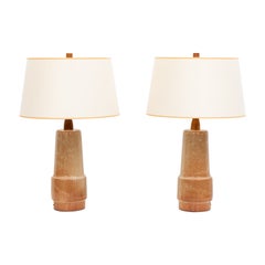 Paire de lampes de bureau en céramique marron clair des années 1950 par Jane & Gordon Martz