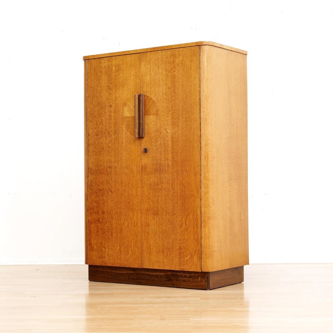 Armario de caballero de roble claro de los años 50 de Ton Checo en venta