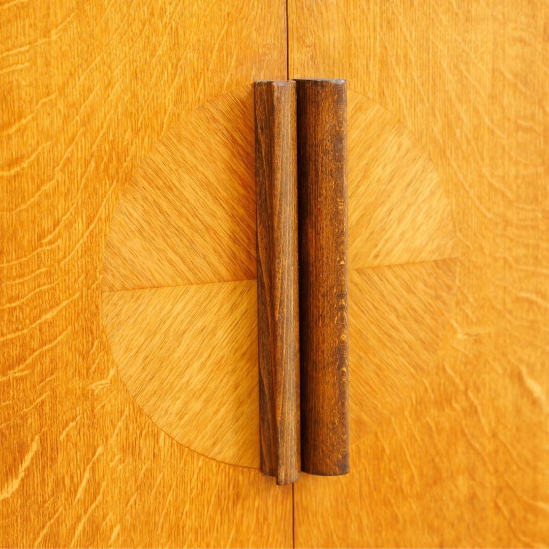 Armario de caballero de roble claro de los años 50 de Ton en Bueno estado para la venta en Los Angeles, CA