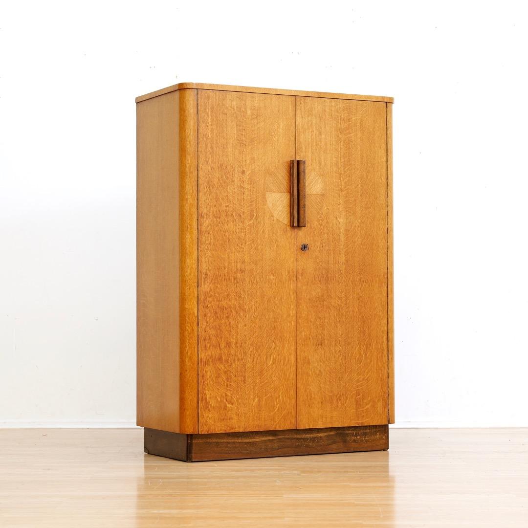 Armario de caballero de roble claro de los años 50 de Ton Roble en venta