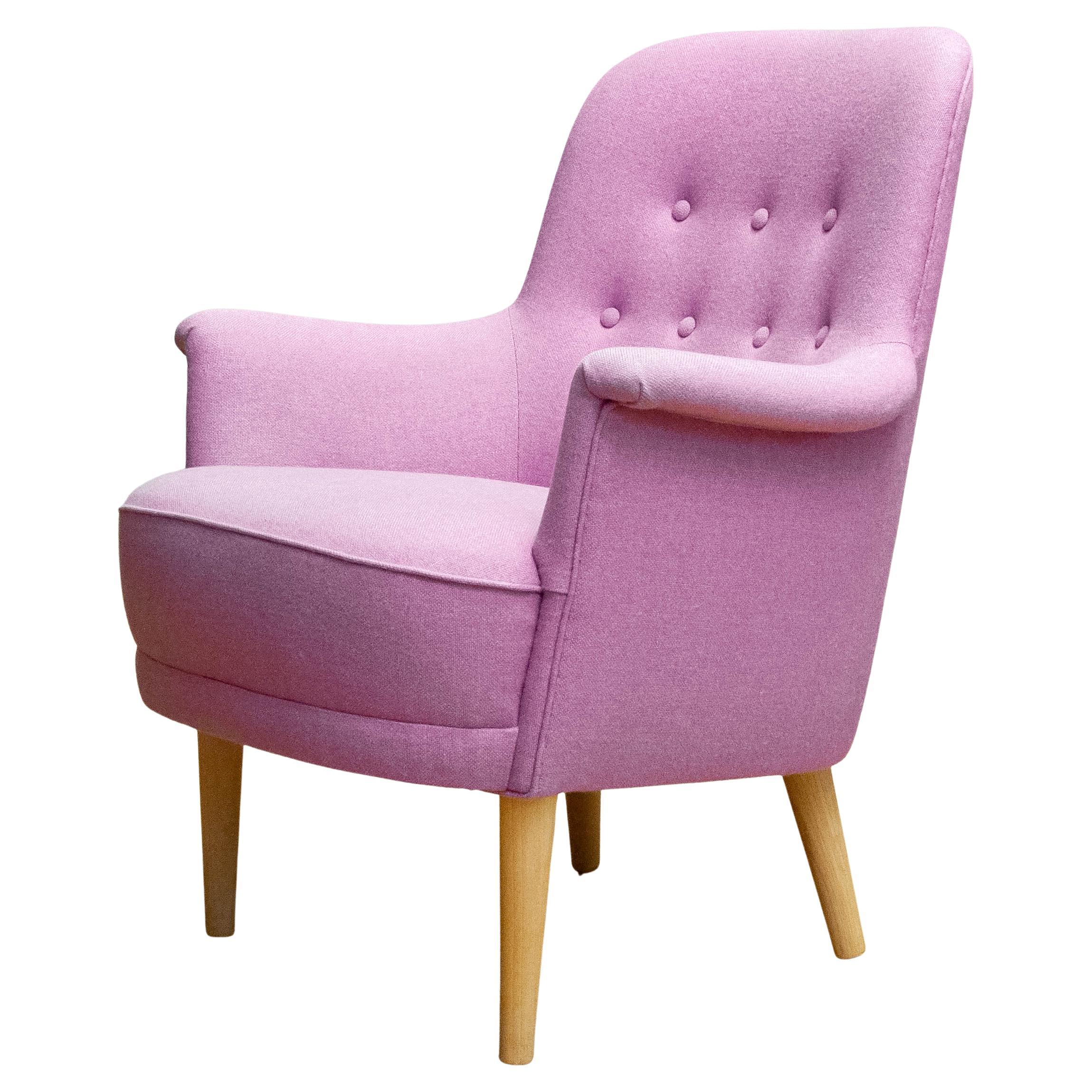 Années 1950, fauteuil en laine lilas par Carl Malmsten pour H. H. Sjogren.