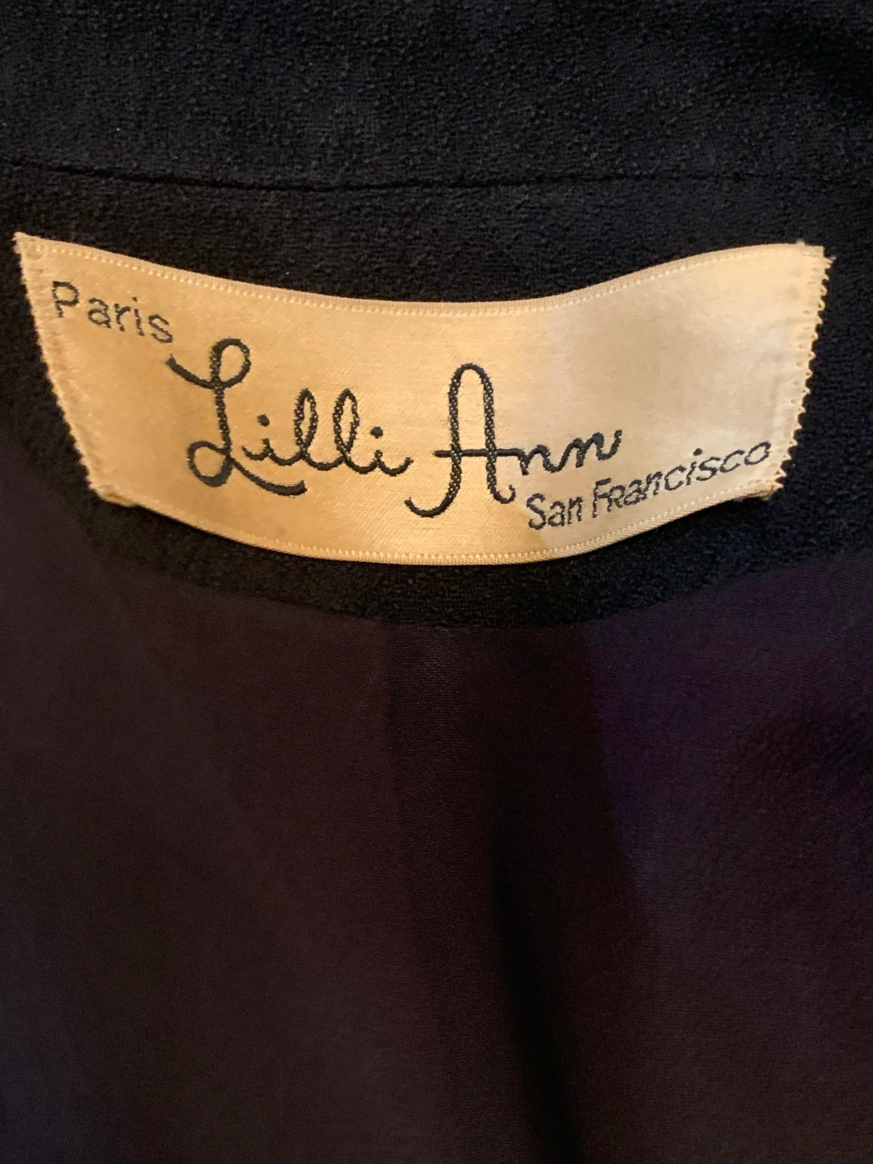 1950 Lilli Ann, giacca da abito asimmetrica e aderente in crepe di lana nera con arricciatura laterale in vendita 7