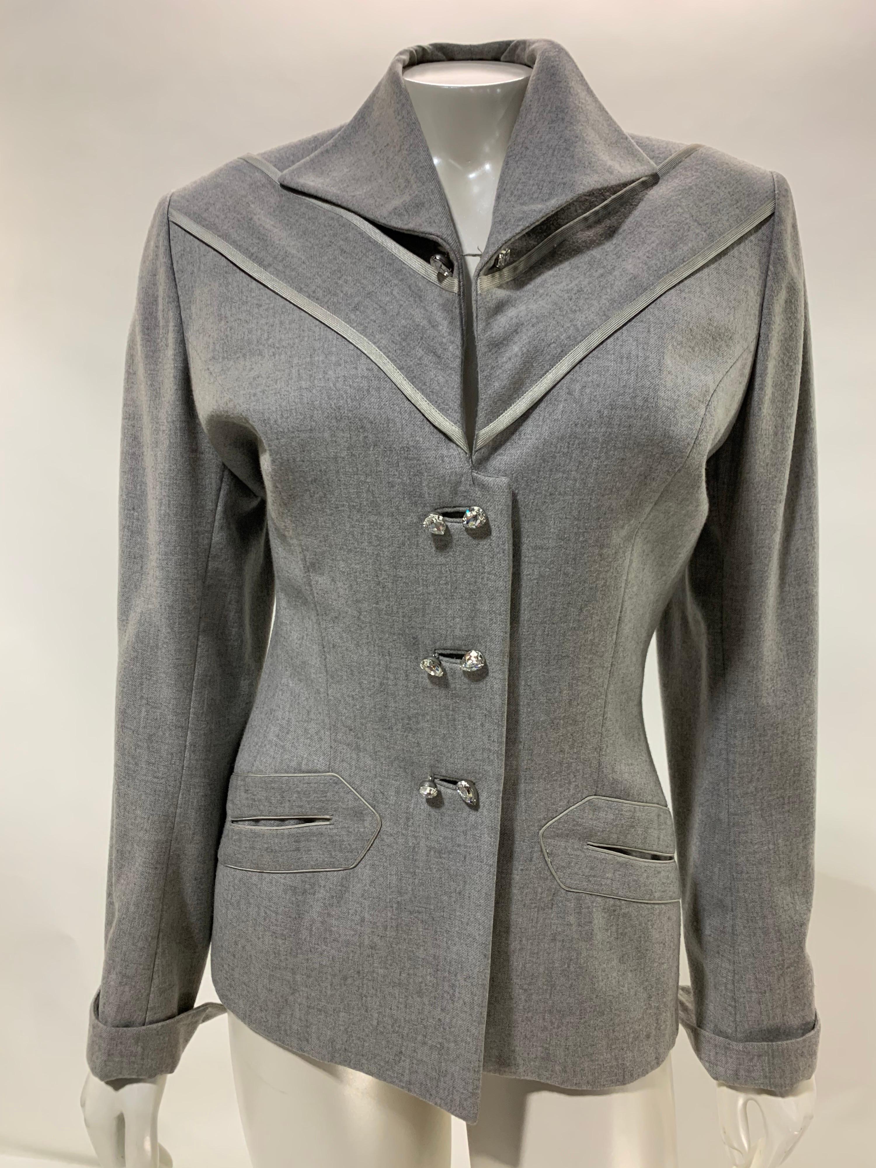 1950er Jahre Lilli Ann Graue Jacke aus gehärteter Wolle mit Juwelenknöpfen und Satinpaspeln im Zustand „Hervorragend“ im Angebot in Gresham, OR