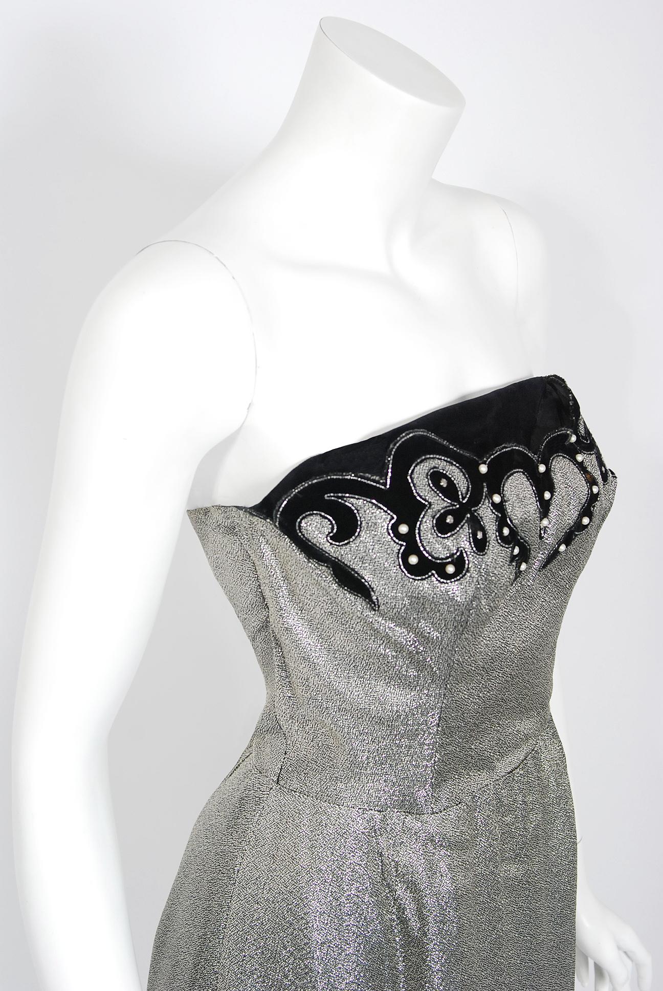 1950er Jahre Lilli Diamond Silber Lamé Perlen trägerloses Kleid und Swing Jacke im Zustand „Gut“ im Angebot in Beverly Hills, CA