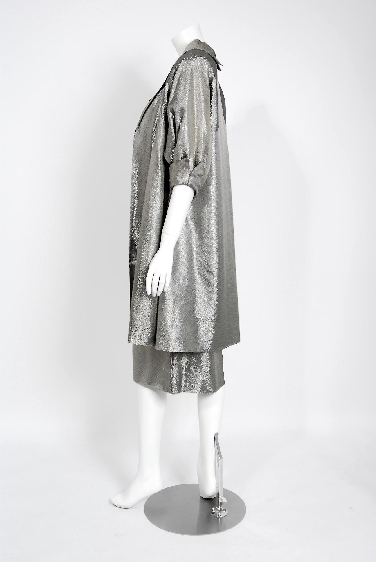 1950er Jahre Lilli Diamond Silber Lamé Perlen trägerloses Kleid und Swing Jacke im Angebot 4