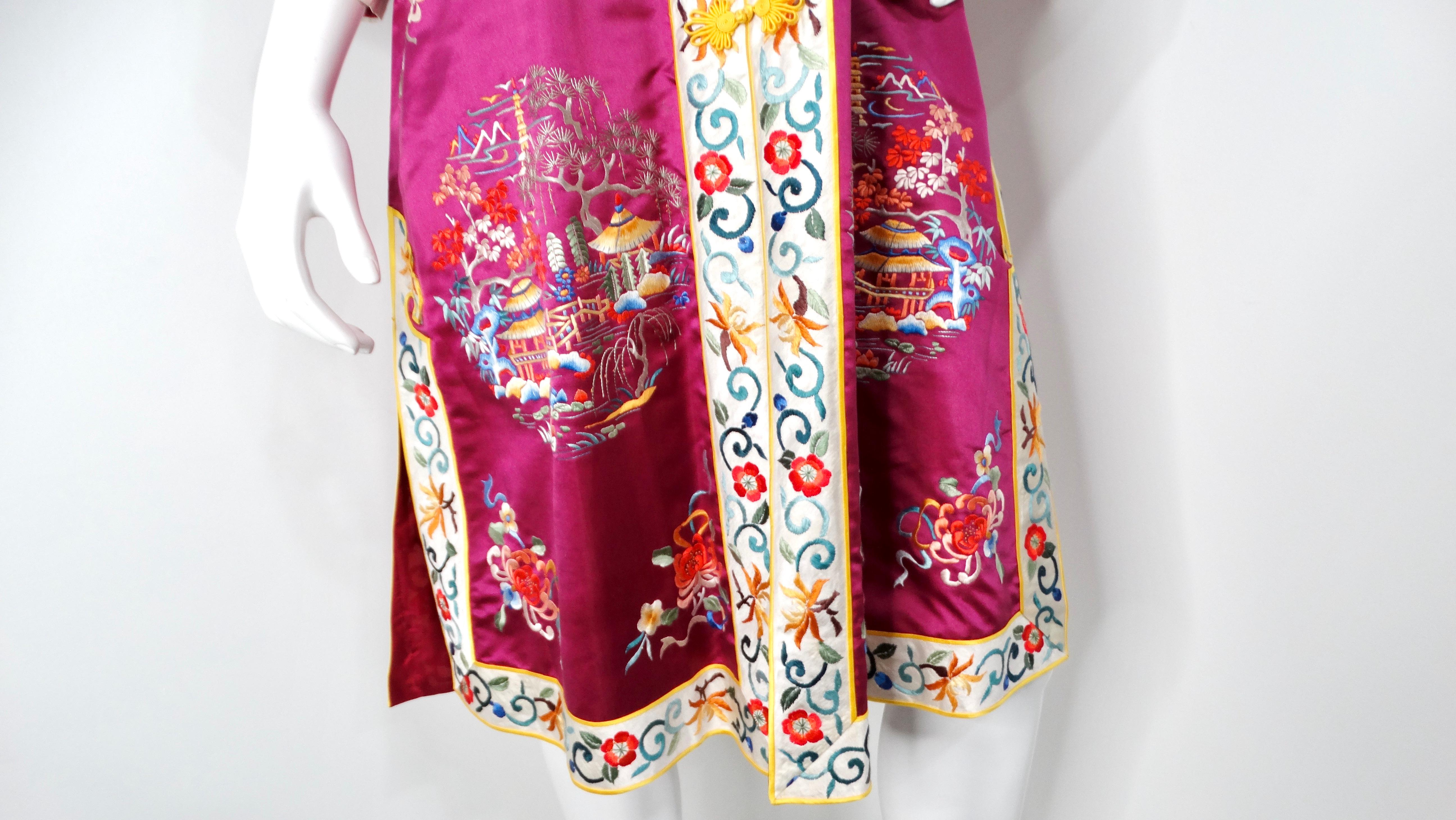 Chinesische lila Jacke aus Seidenmischung mit Blumendruck und besticktem Seidenmischung, 1950er Jahre im Zustand „Gut“ im Angebot in Scottsdale, AZ