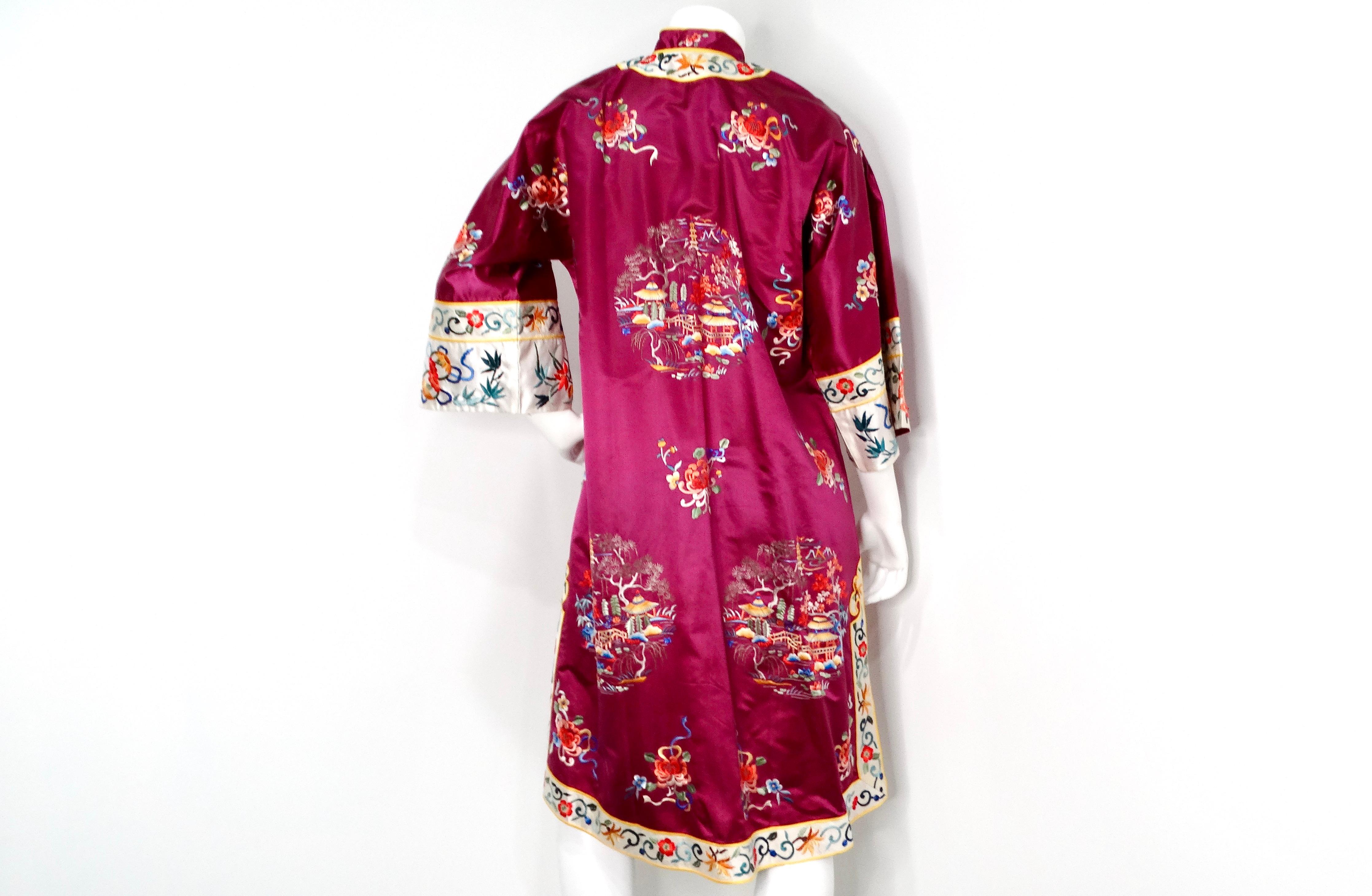 Chinesische lila Jacke aus Seidenmischung mit Blumendruck und besticktem Seidenmischung, 1950er Jahre im Angebot 1