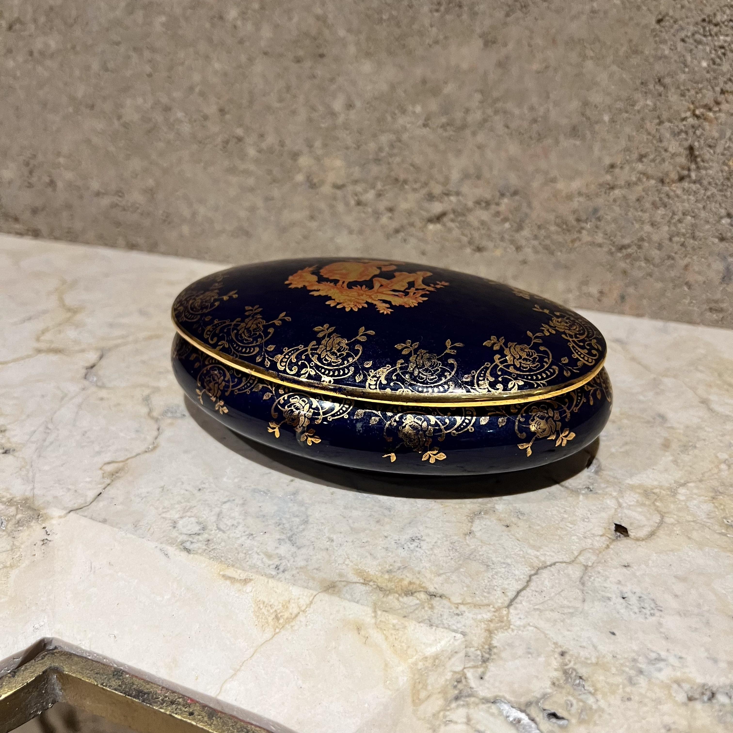 1950 Limoges Plato ovalado de porcelana azul cobalto dorada Francia Moderno de mediados de siglo en venta