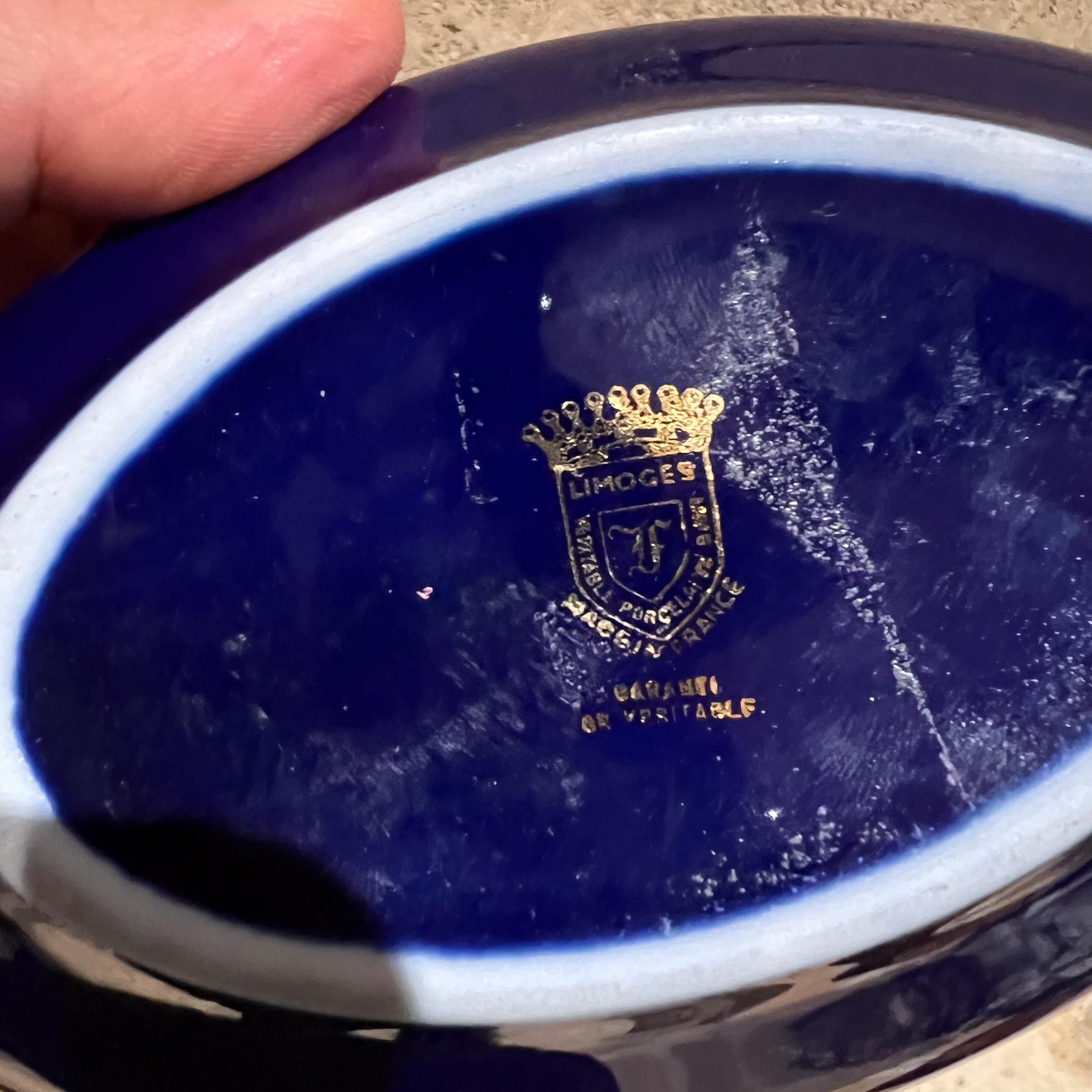 1950 Limoges Plato ovalado de porcelana azul cobalto dorada Francia en venta 1