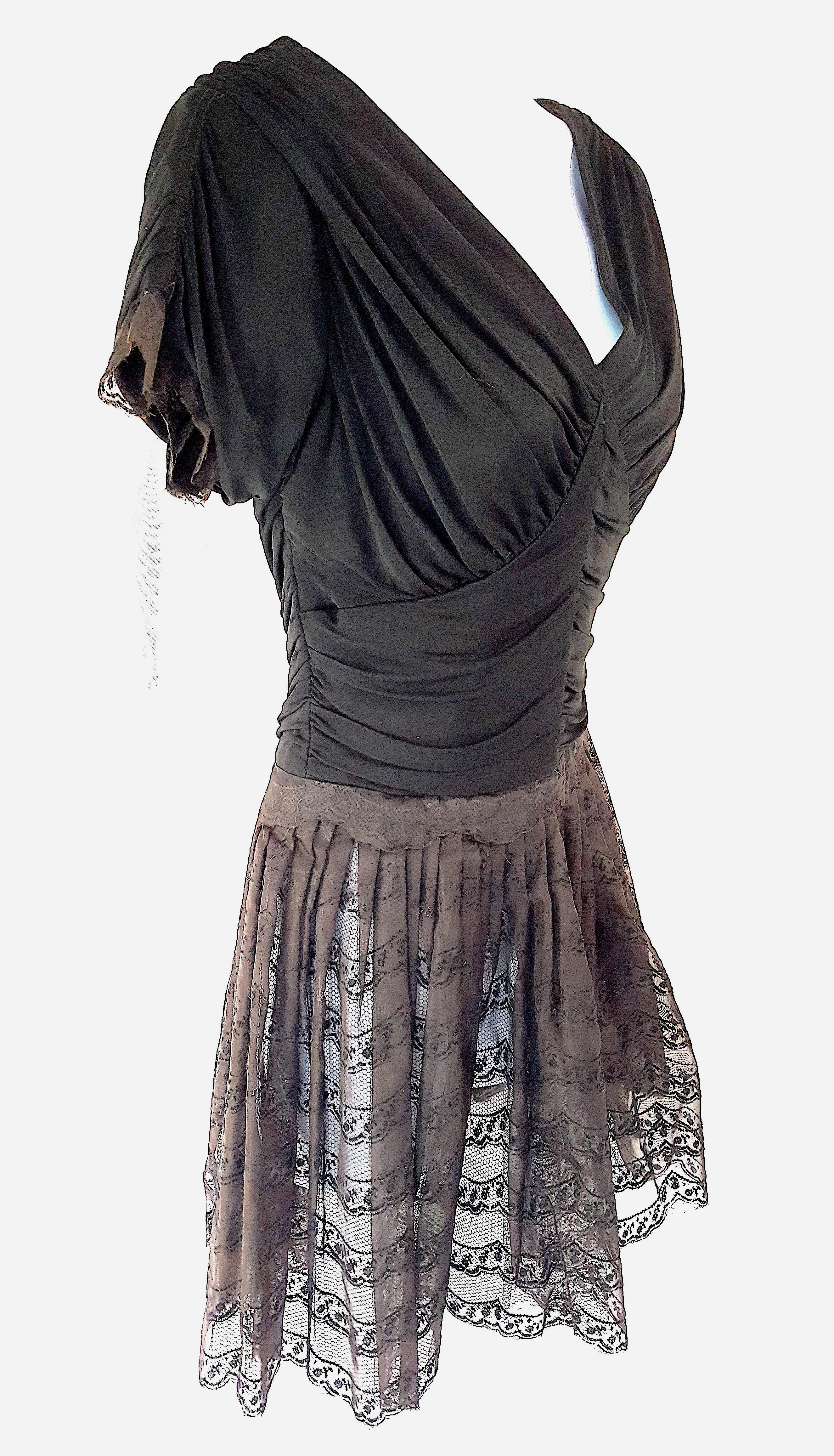 Lingerie des années 1950Mini-robe en crêpe froncéSoie et semi-transparentOrganzaNetJupette  en vente 1