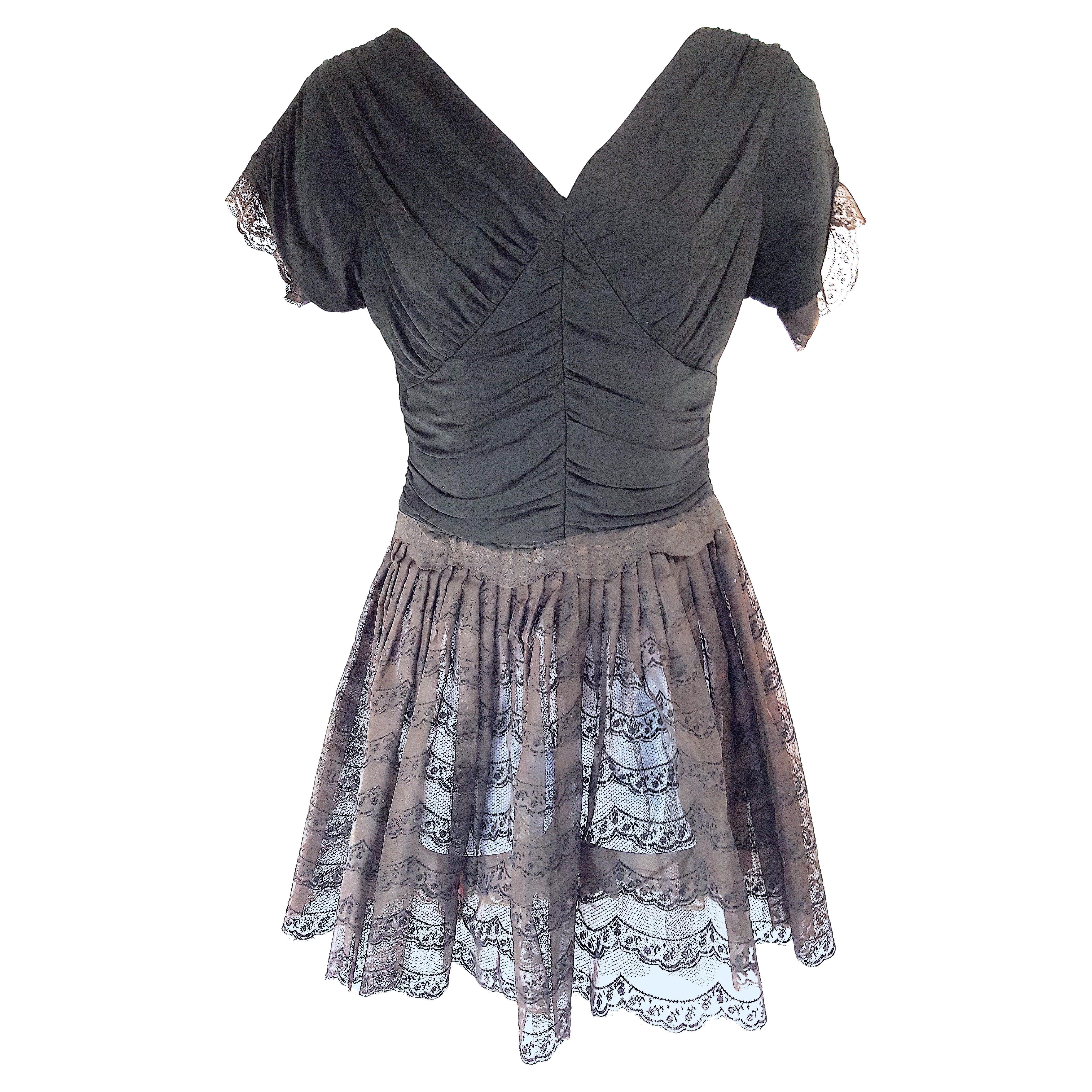 Lingerie des années 1950Mini-robe en crêpe froncéSoie et semi-transparentOrganzaNetJupette  en vente