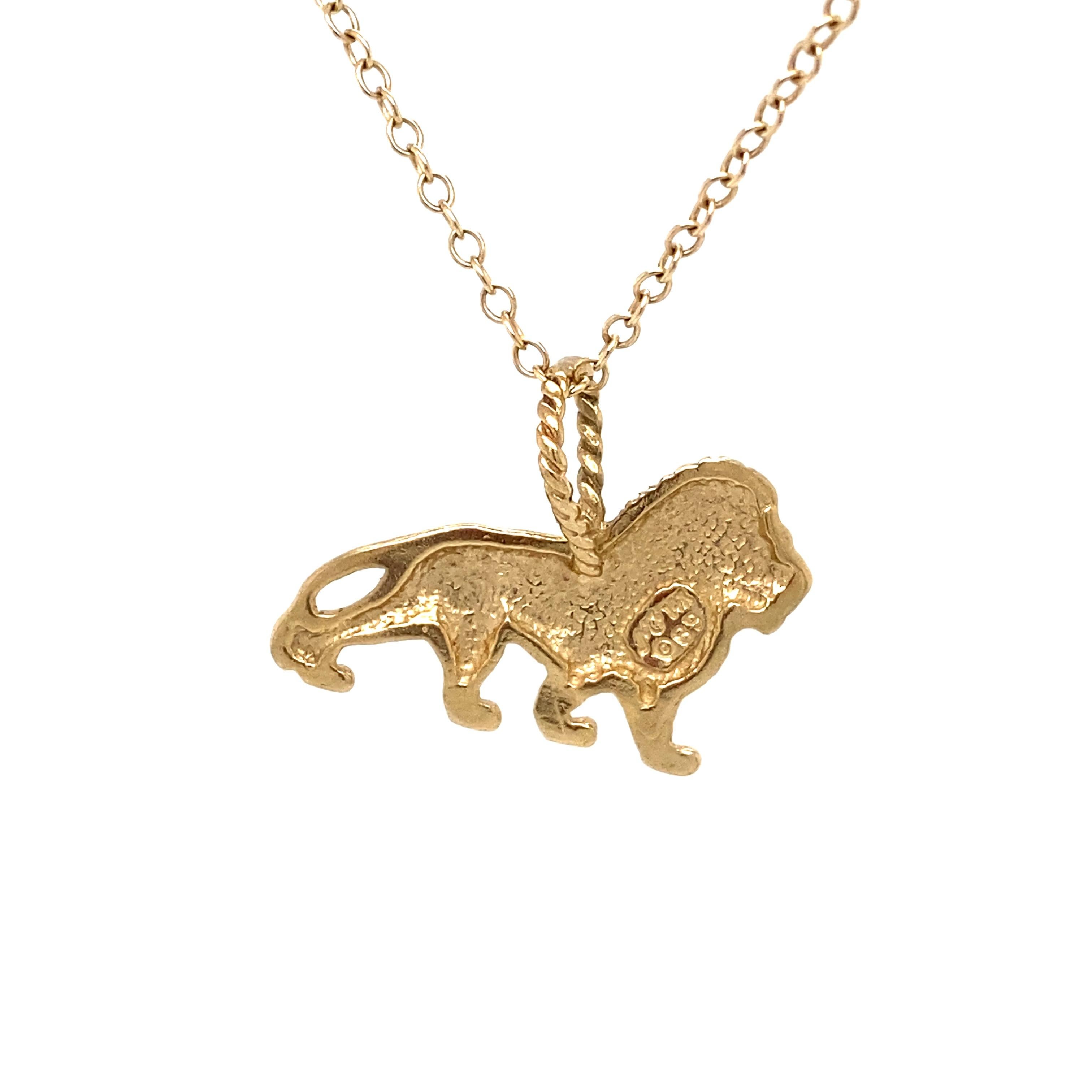 Kette nicht enthalten.

Um: 1950
Metall Typ: 14 Karat Gelbgold 
Gewicht: 2,4 Gramm
Abmessungen: 0.75in Höhe einschließlich Bügel x 1 Zoll Breite