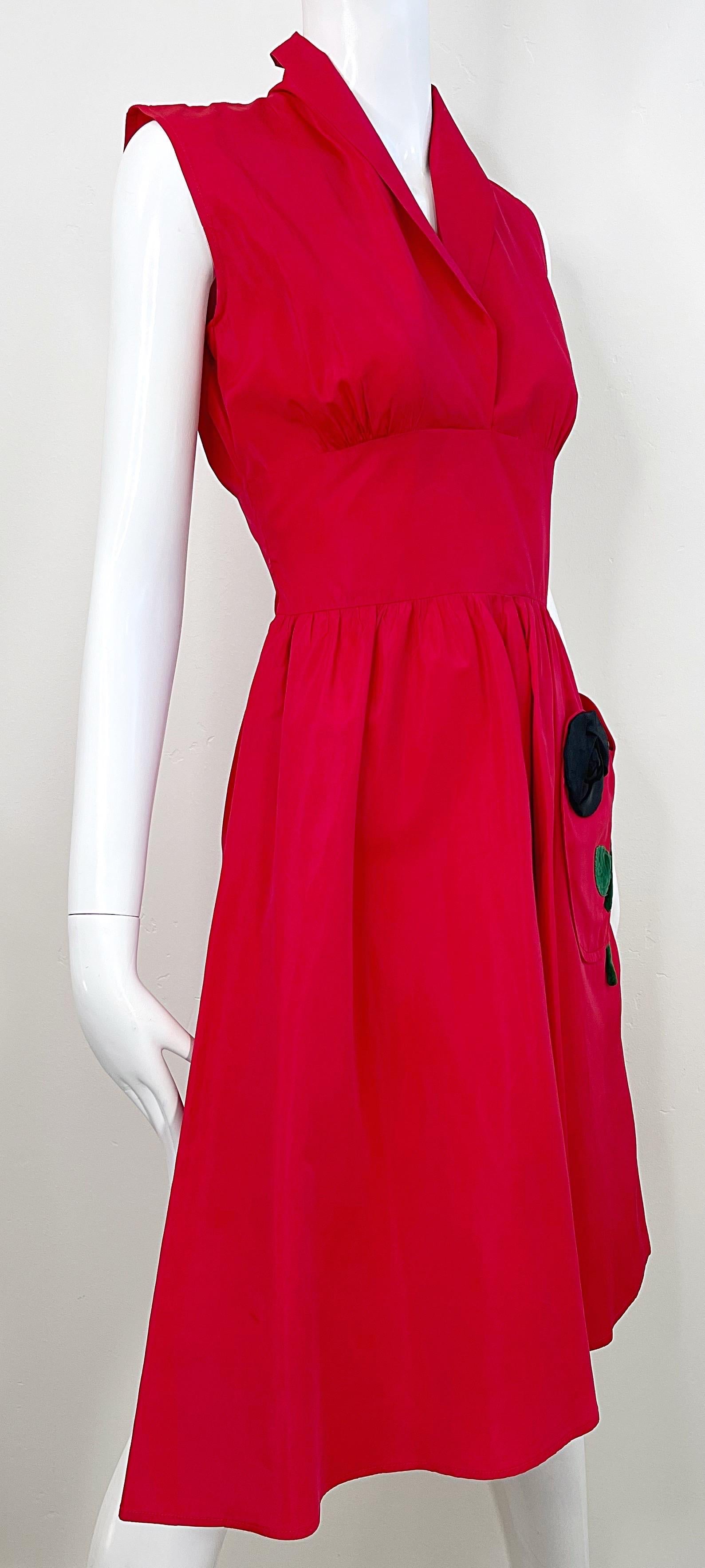 1950s Lipstick Red Silk Taffeta Rose Pocket Appliqué Fit n’ Flare 50s Dress For Sale 3