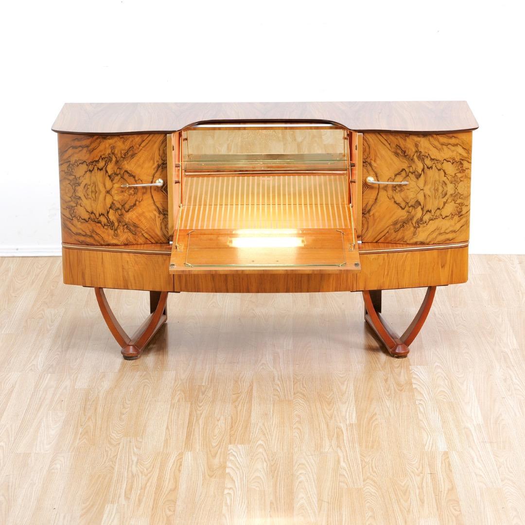Gabinete para licores Credenza de los años 50 por Beautility of London Moderno de mediados de siglo en venta