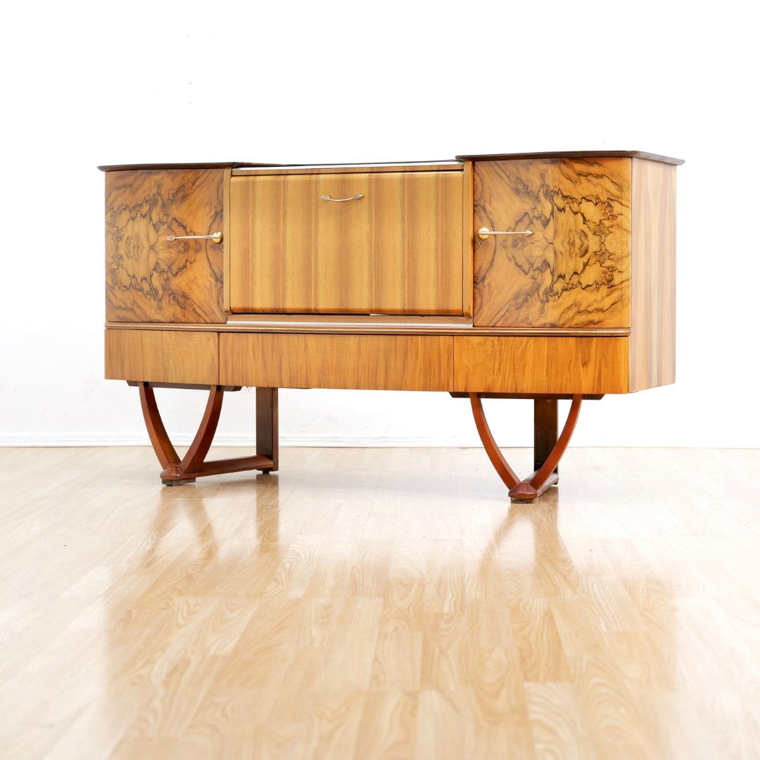 Gabinete para licores Credenza de los años 50 por Beautility of London en Bueno estado para la venta en Los Angeles, CA