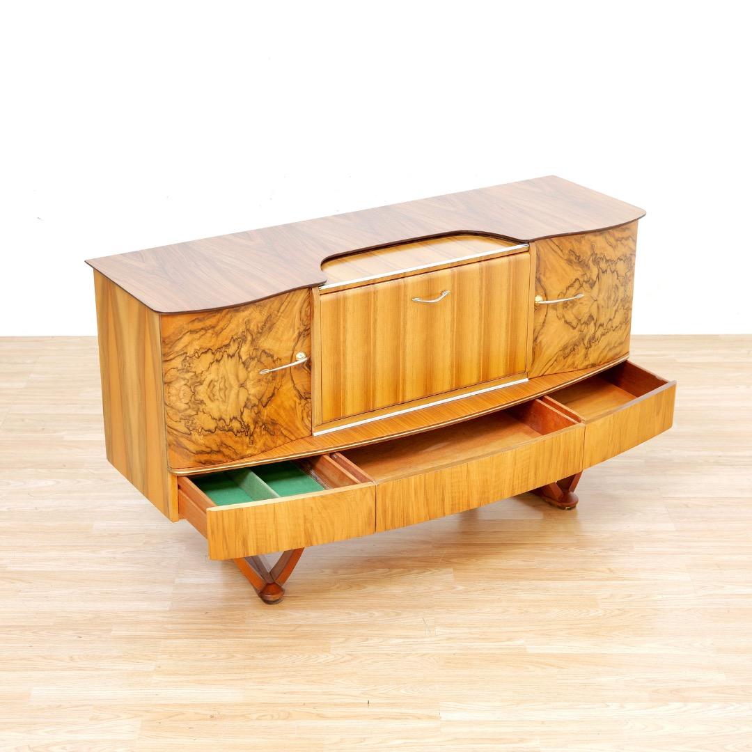 Gabinete para licores Credenza de los años 50 por Beautility of London en venta 2