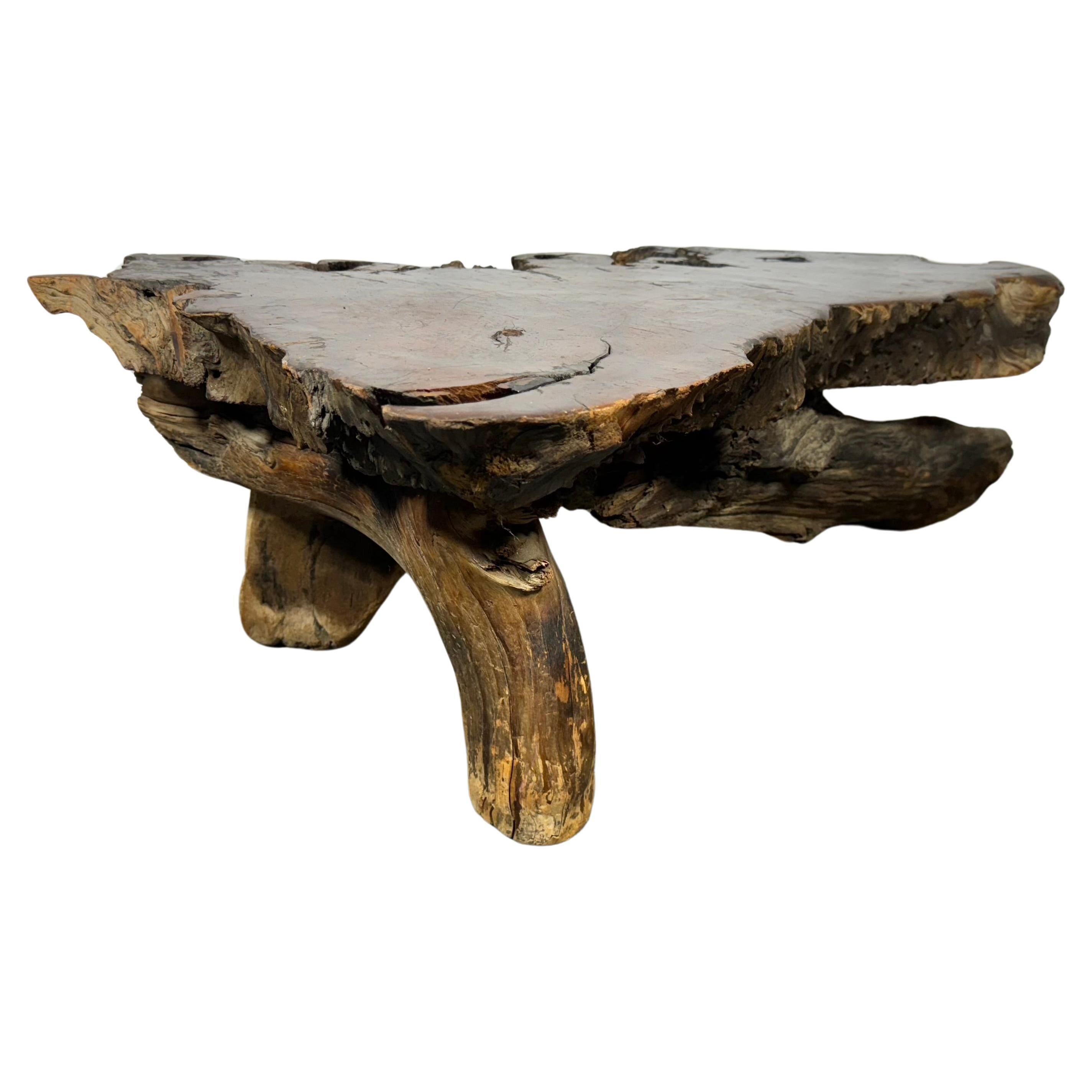 Tavolino in legno di sequoia con bordo vivo del 1950 / adirondak / rustico