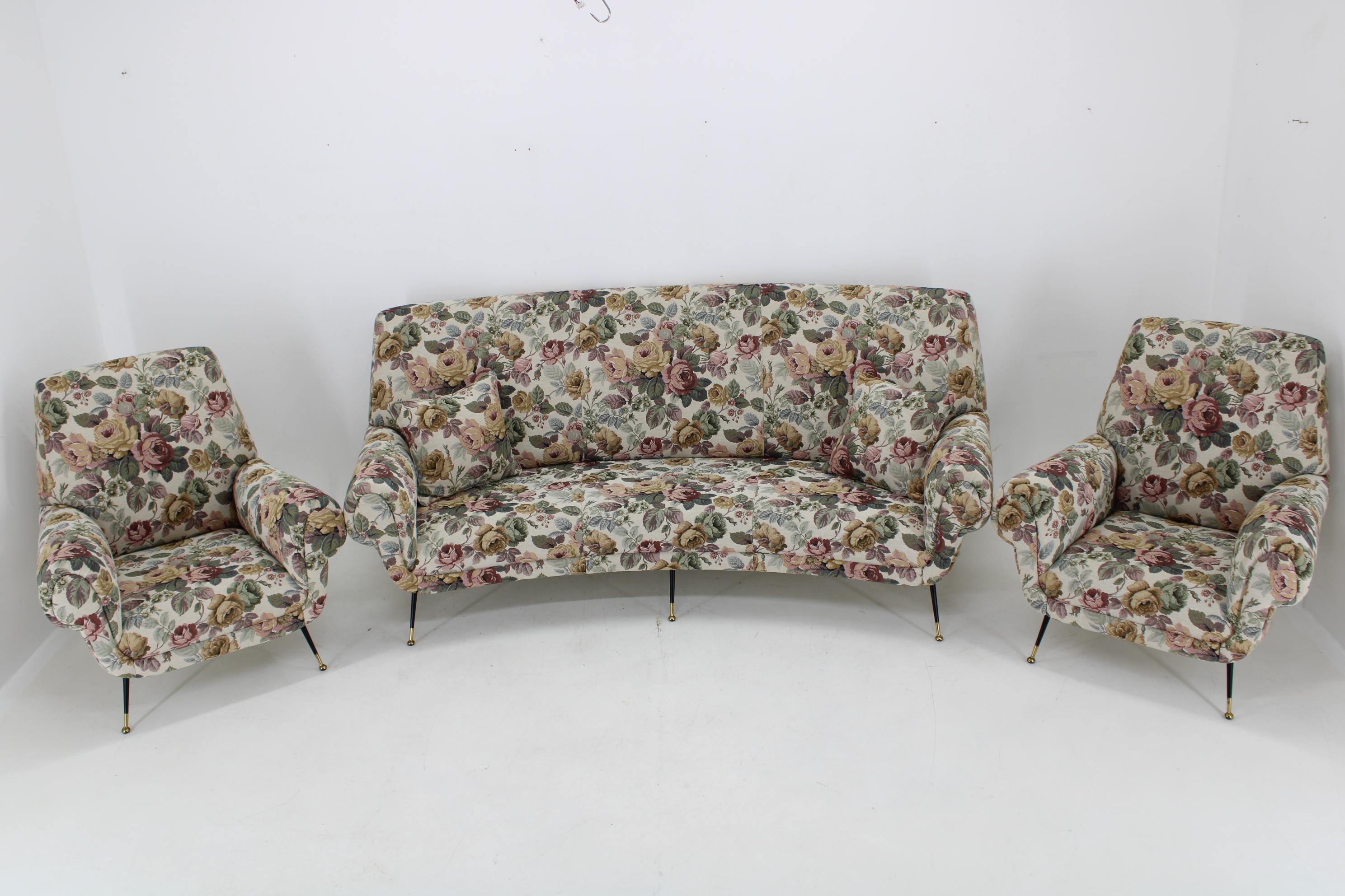  - The chairs and sofa are in good/very good original condition
- The upholstery has bee replaced few years ago and its in good/very good condition
- can be used immediately
-The chairs dimensions are : Height 90cm, Seat height 38cm ,width 88cm, 
  