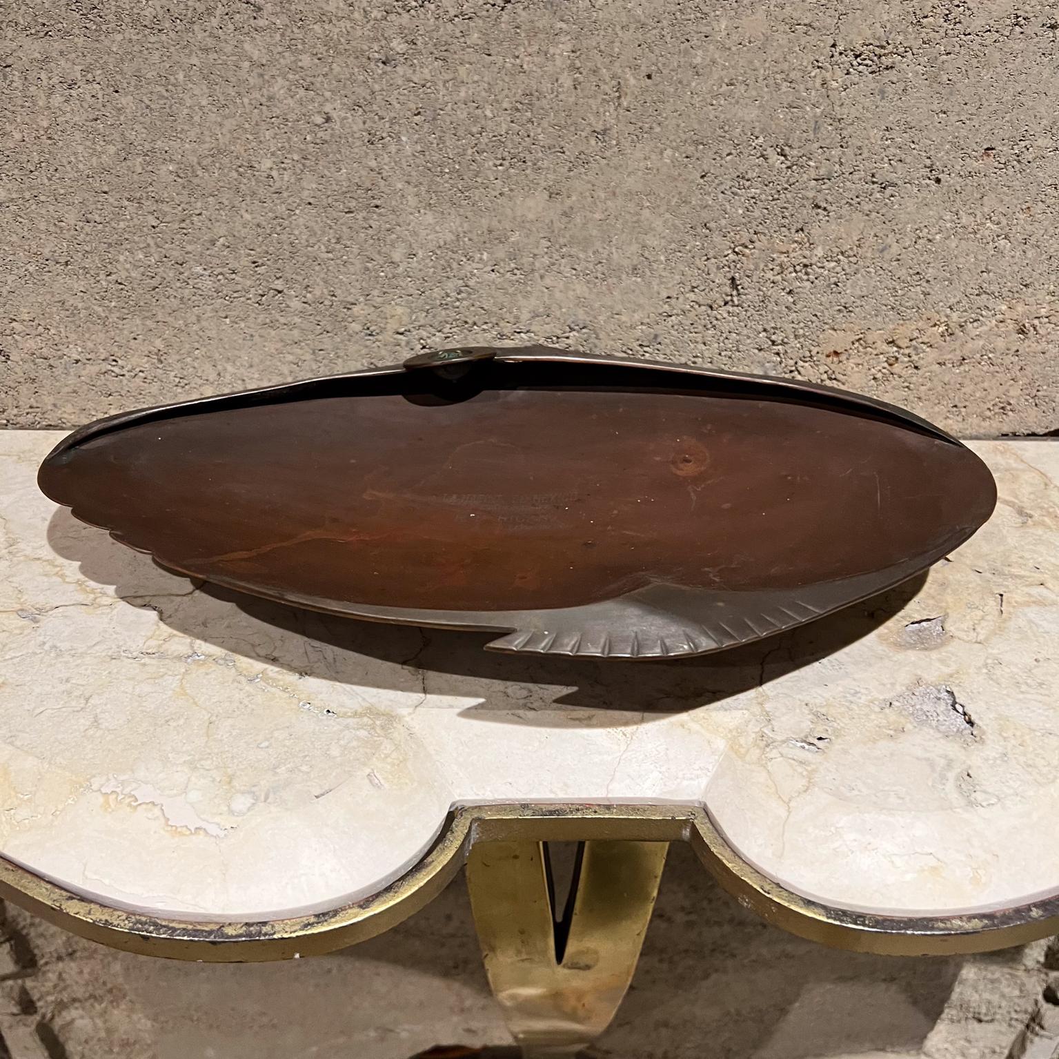 Mid-Century Modern 1950s Los Castillo Decorative Dish Bronze Fish Shaped Bowl Taxco Mexico en vente