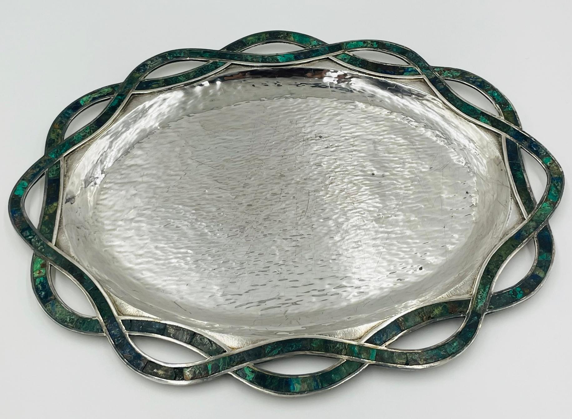 Mexicain Plateau artisanal des années 1950 de Los Castillo avec incrustation de malachite et de lapis, Mexique moderne en vente
