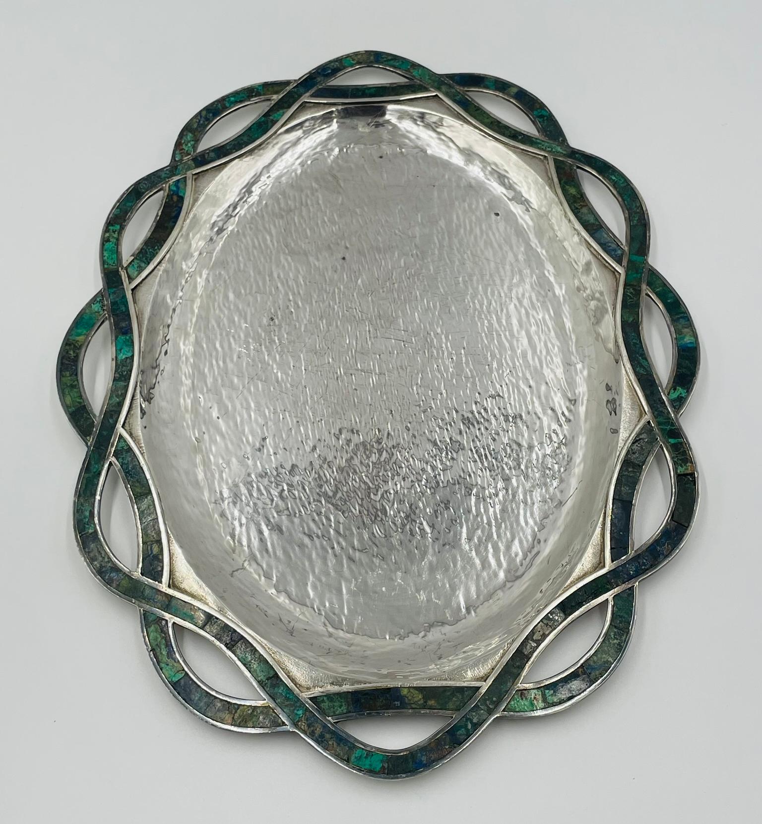 Fait main Plateau artisanal des années 1950 de Los Castillo avec incrustation de malachite et de lapis, Mexique moderne en vente