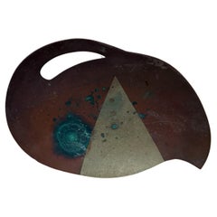 Plat sculptural en métal patiné Los Castillo des années 1950
