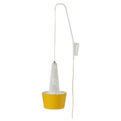 Lámpara de pared Louis Kalff de los años 50 en amarillo y blanco para Philips