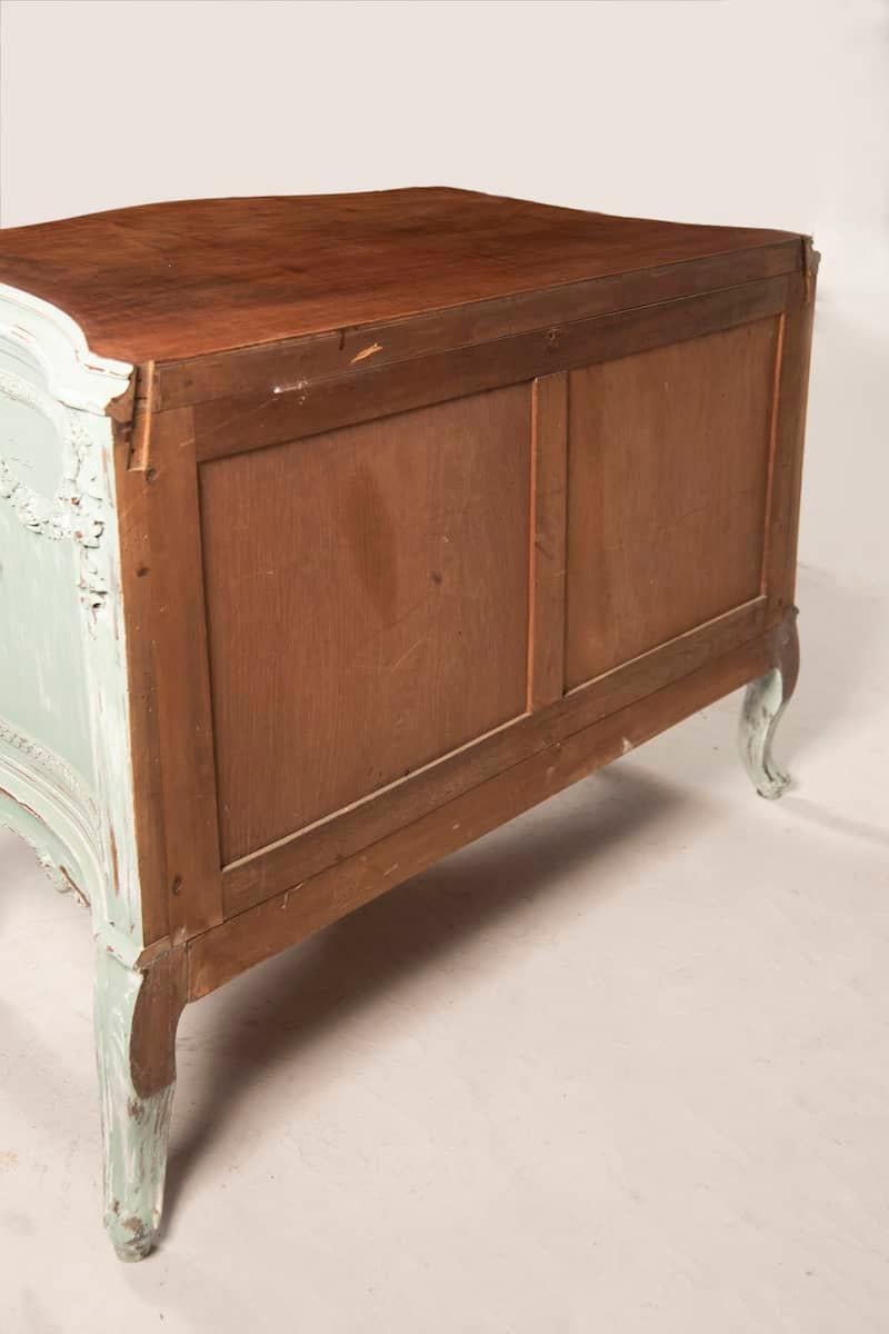 Kommode im Louis XV-Stil der 1950er Jahre aus gebeiztem Nussbaumholz im Angebot 5