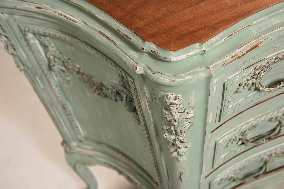 Kommode im Louis XV-Stil der 1950er Jahre aus gebeiztem Nussbaumholz im Angebot 8
