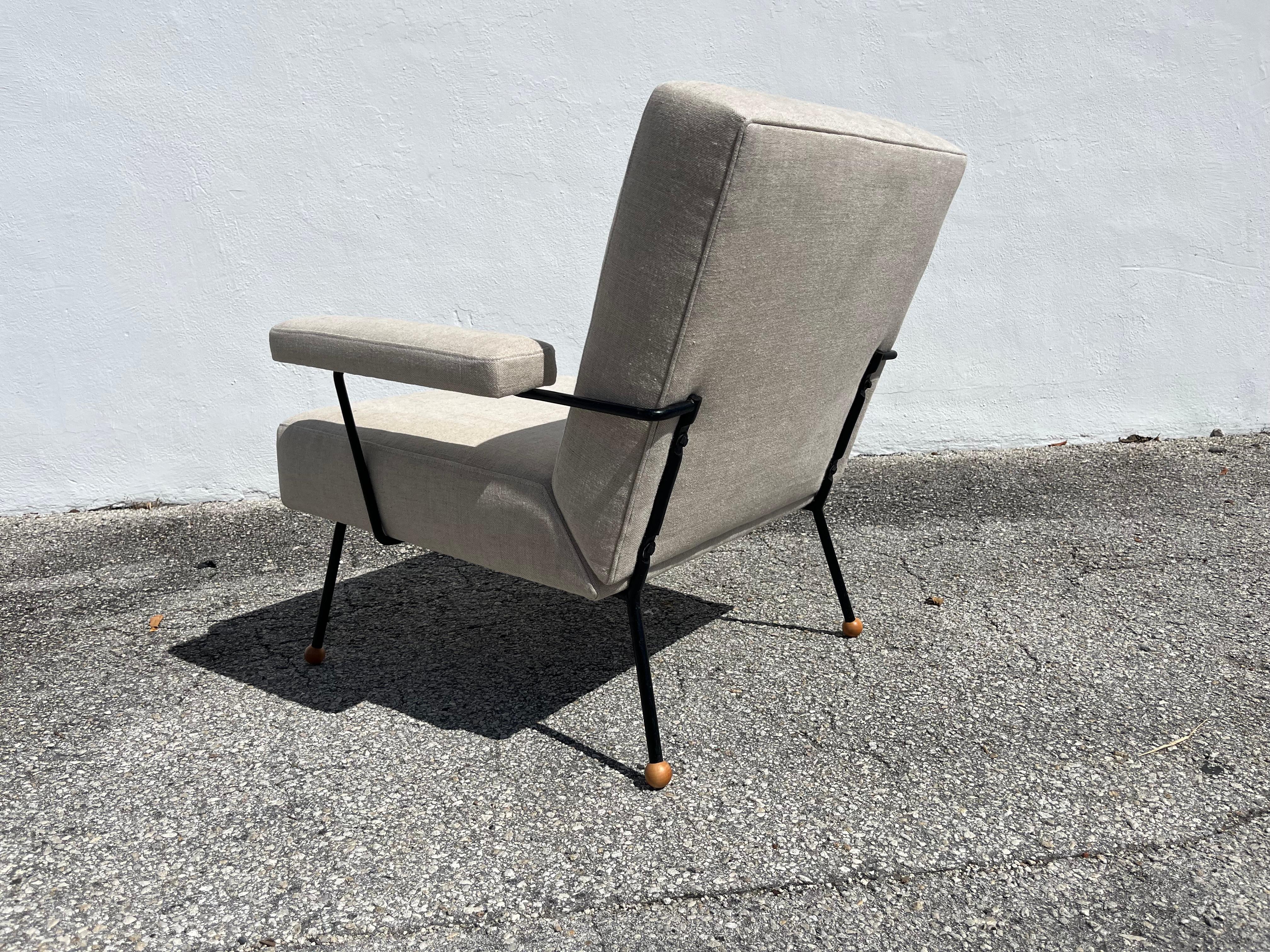 Silla de salón de los años 50 atribuida a Milo Baughman, hierro negro, lino Kravet Beligan en venta 3