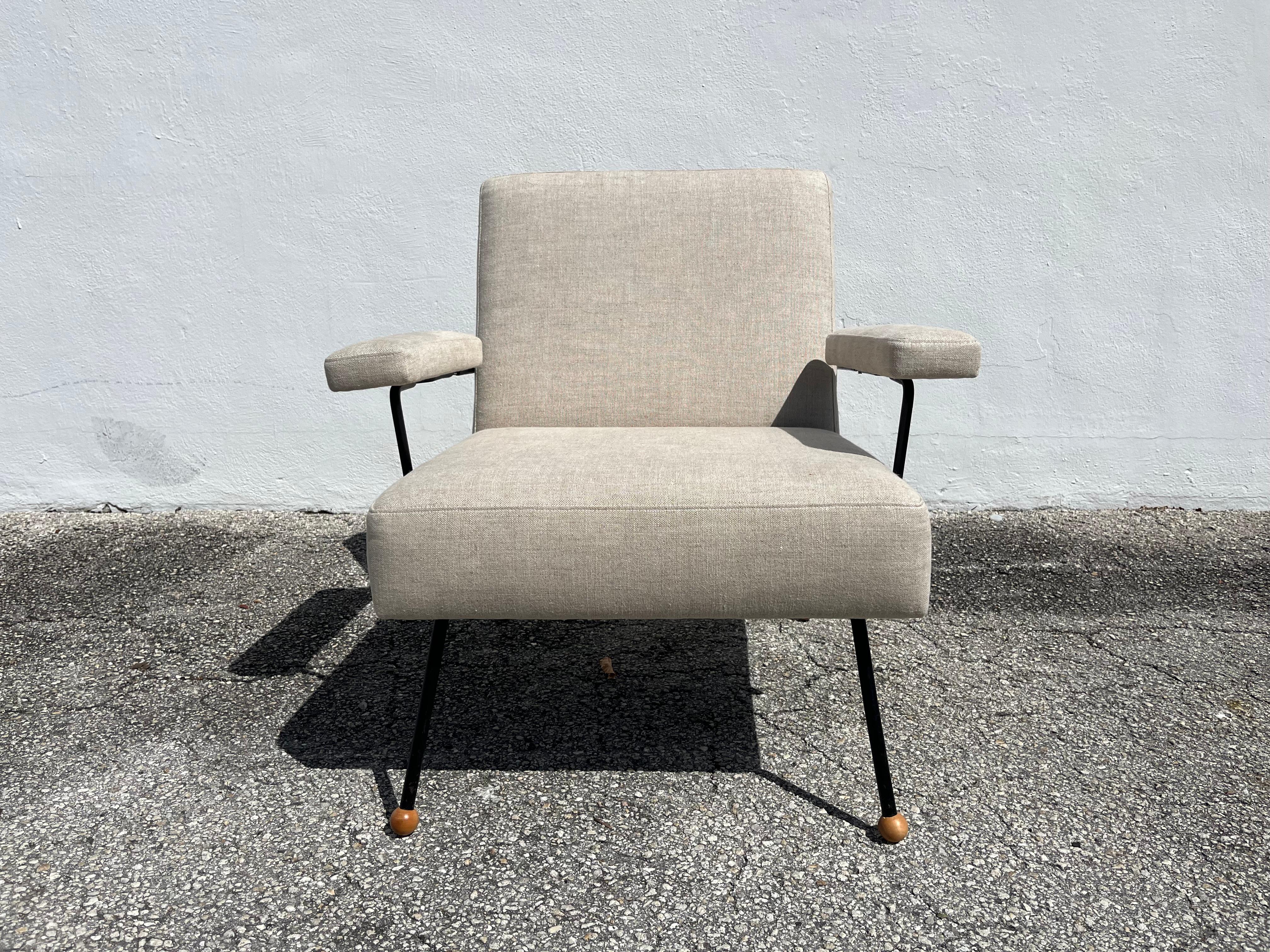 Silla de salón de los años 50 atribuida a Milo Baughman, hierro negro, lino Kravet Beligan en venta 4