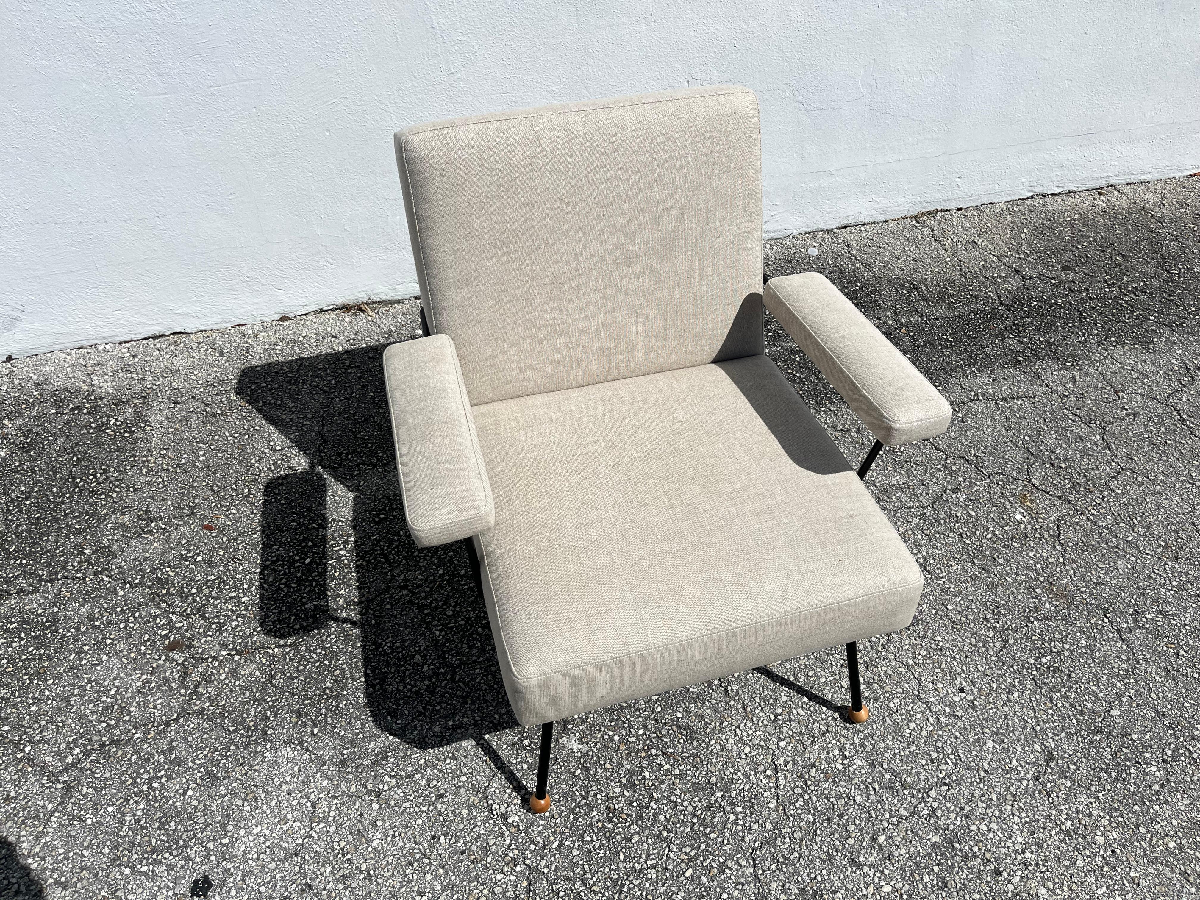 Silla de salón de los años 50 atribuida a Milo Baughman, hierro negro, lino Kravet Beligan en venta 6