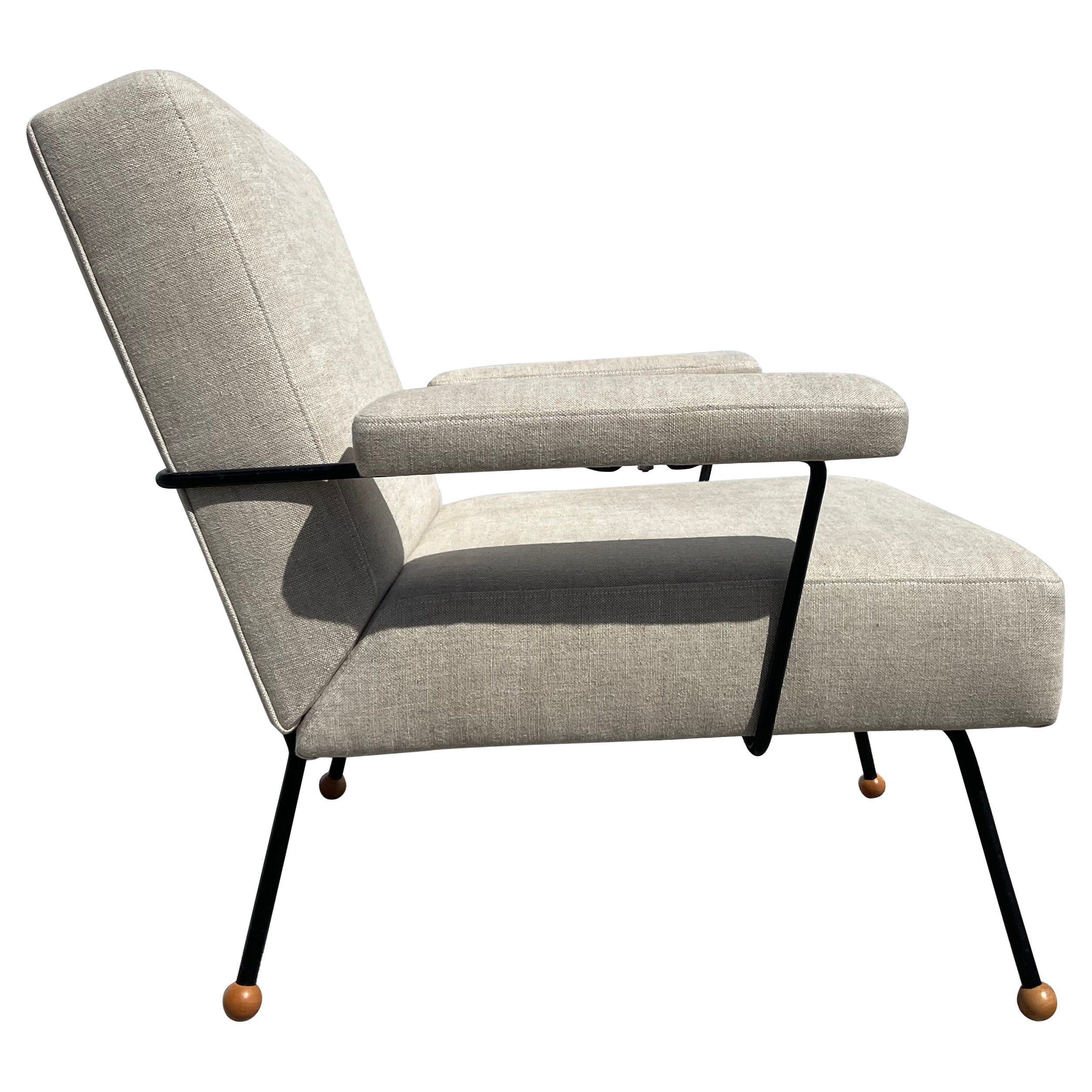 Silla de salón de los años 50 atribuida a Milo Baughman, hierro negro, lino Kravet Beligan en venta