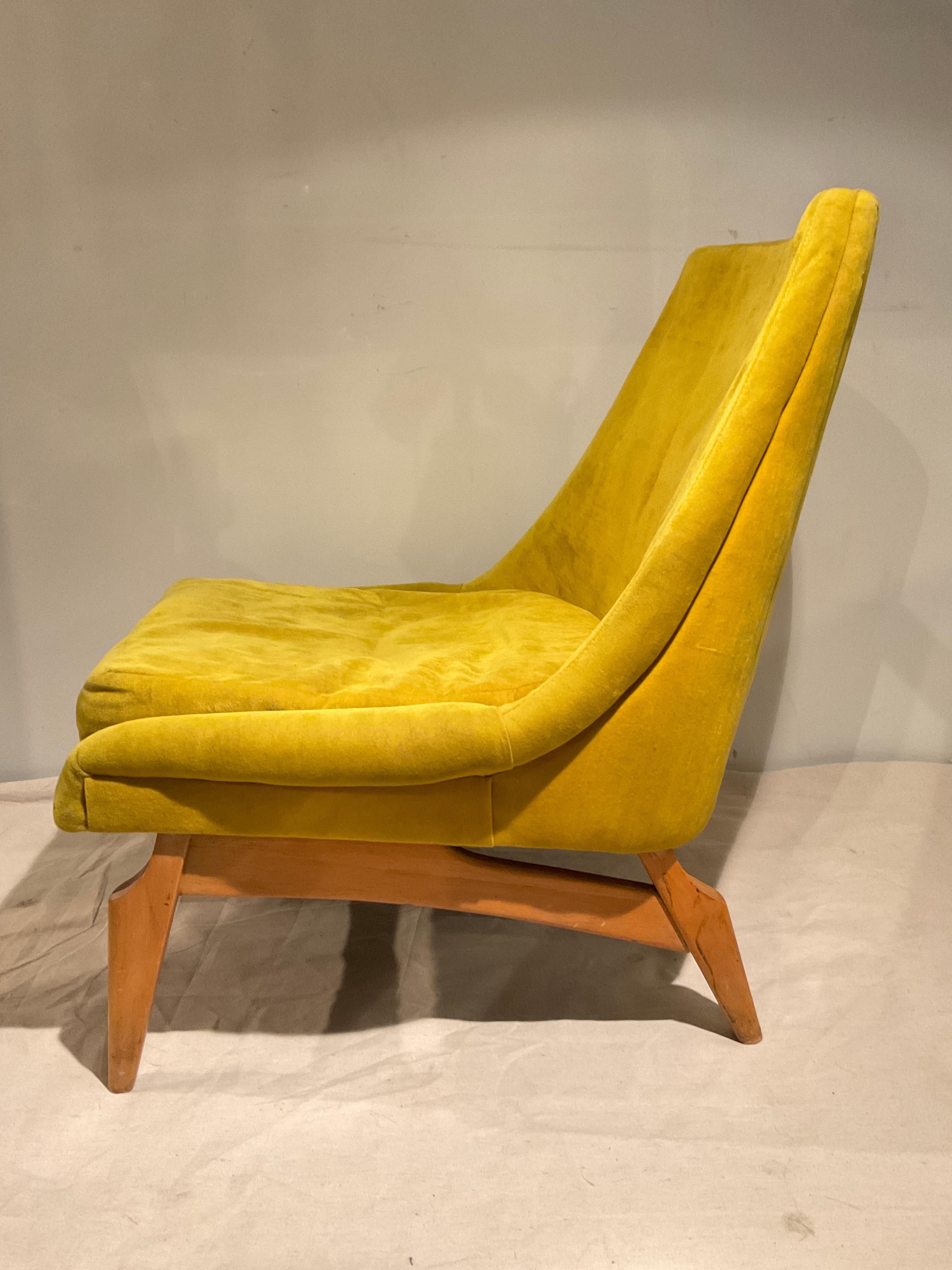 1950s Lounge Chair In Good Condition For Sale In Tarrytown, NY